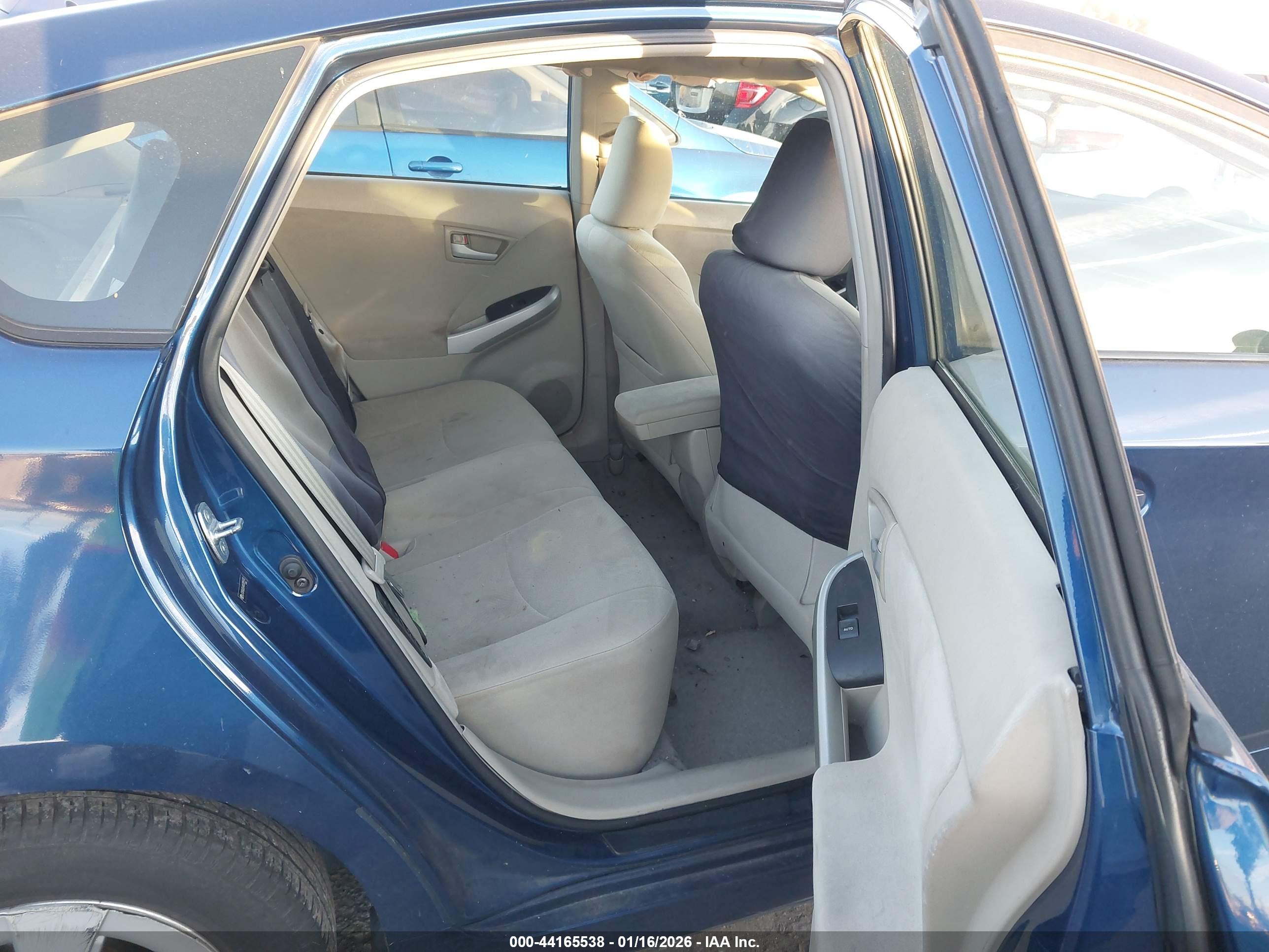 TOYOTA PRIUS image 8