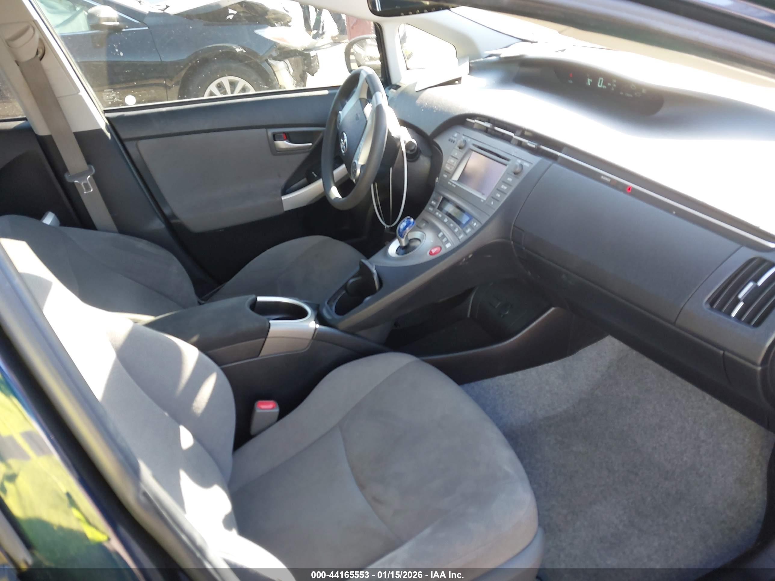 TOYOTA PRIUS image 5