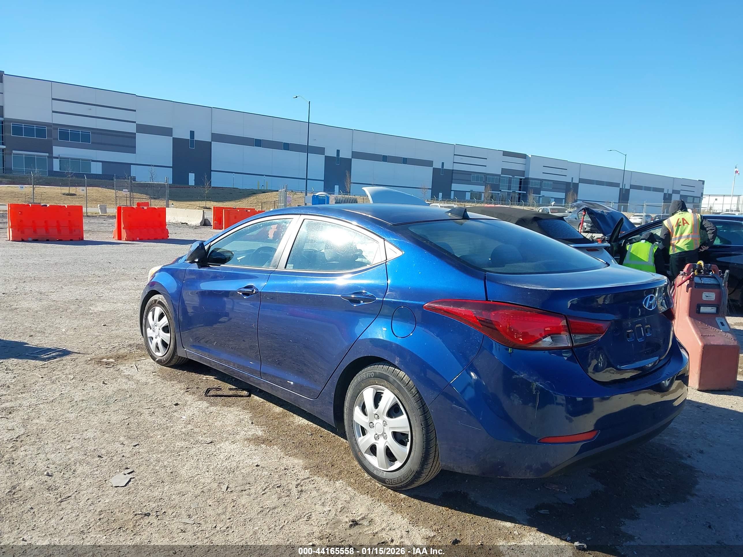 HYUNDAI ELANTRA image 3