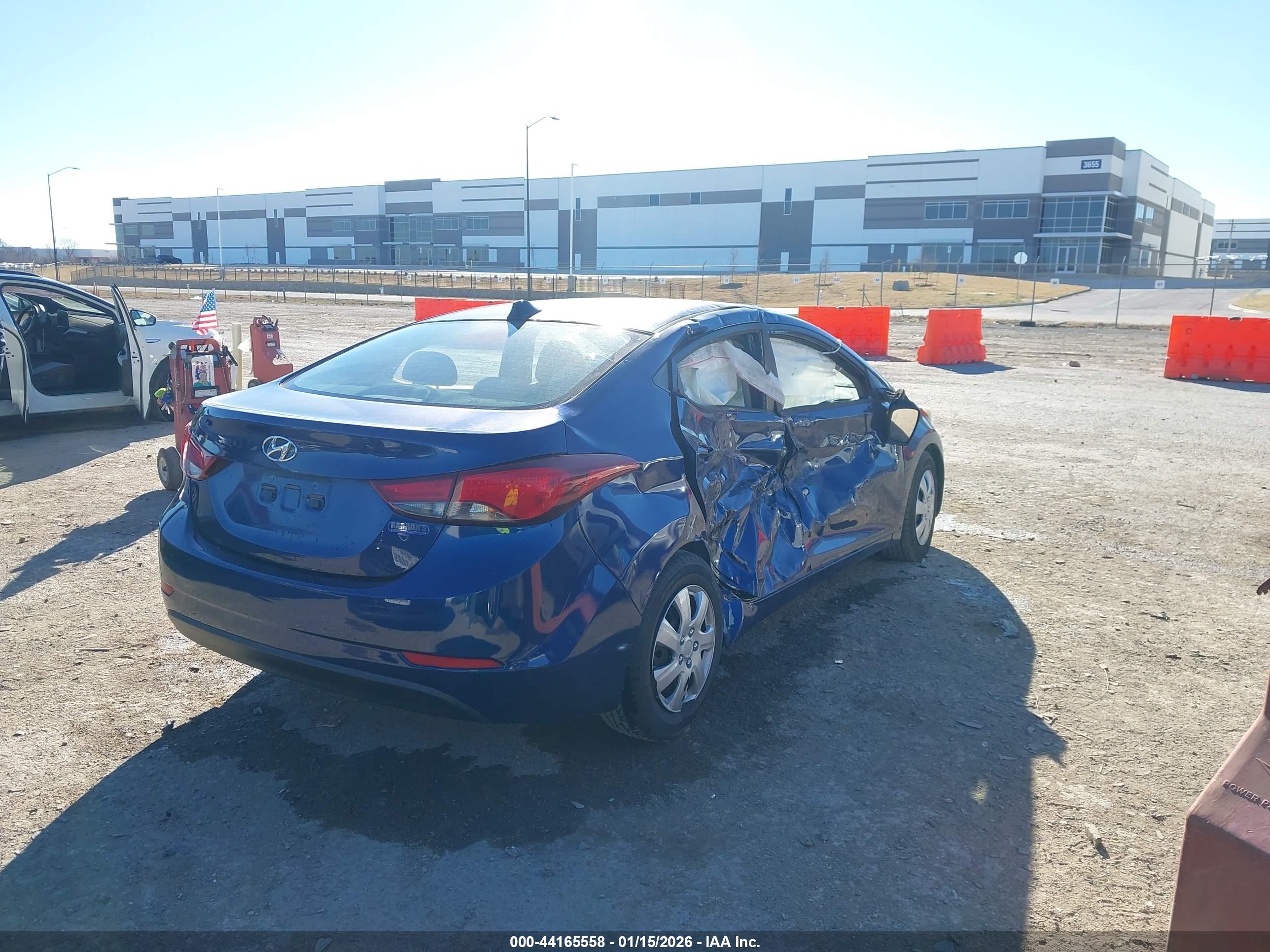 HYUNDAI ELANTRA image 4