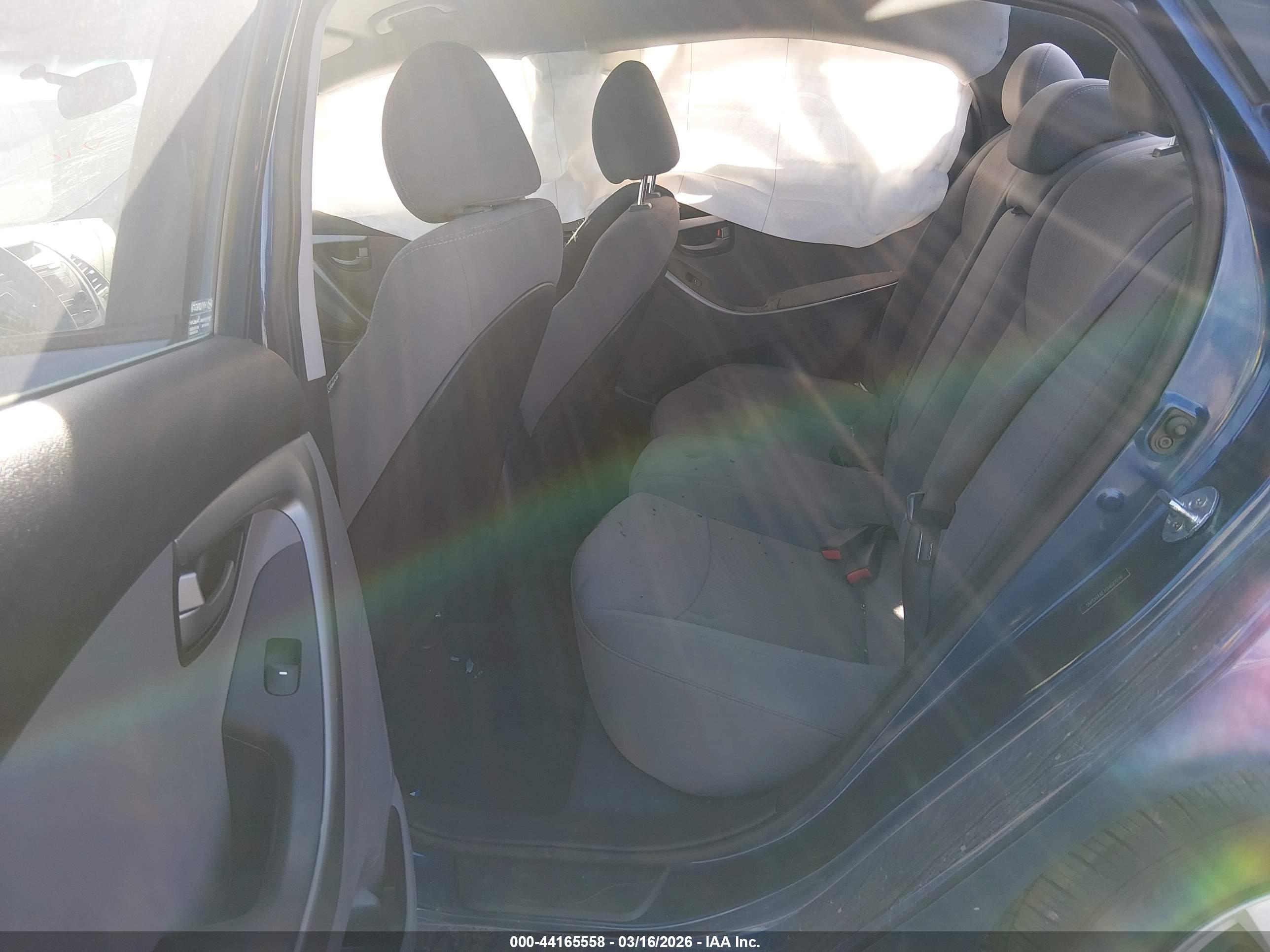 HYUNDAI ELANTRA image 8