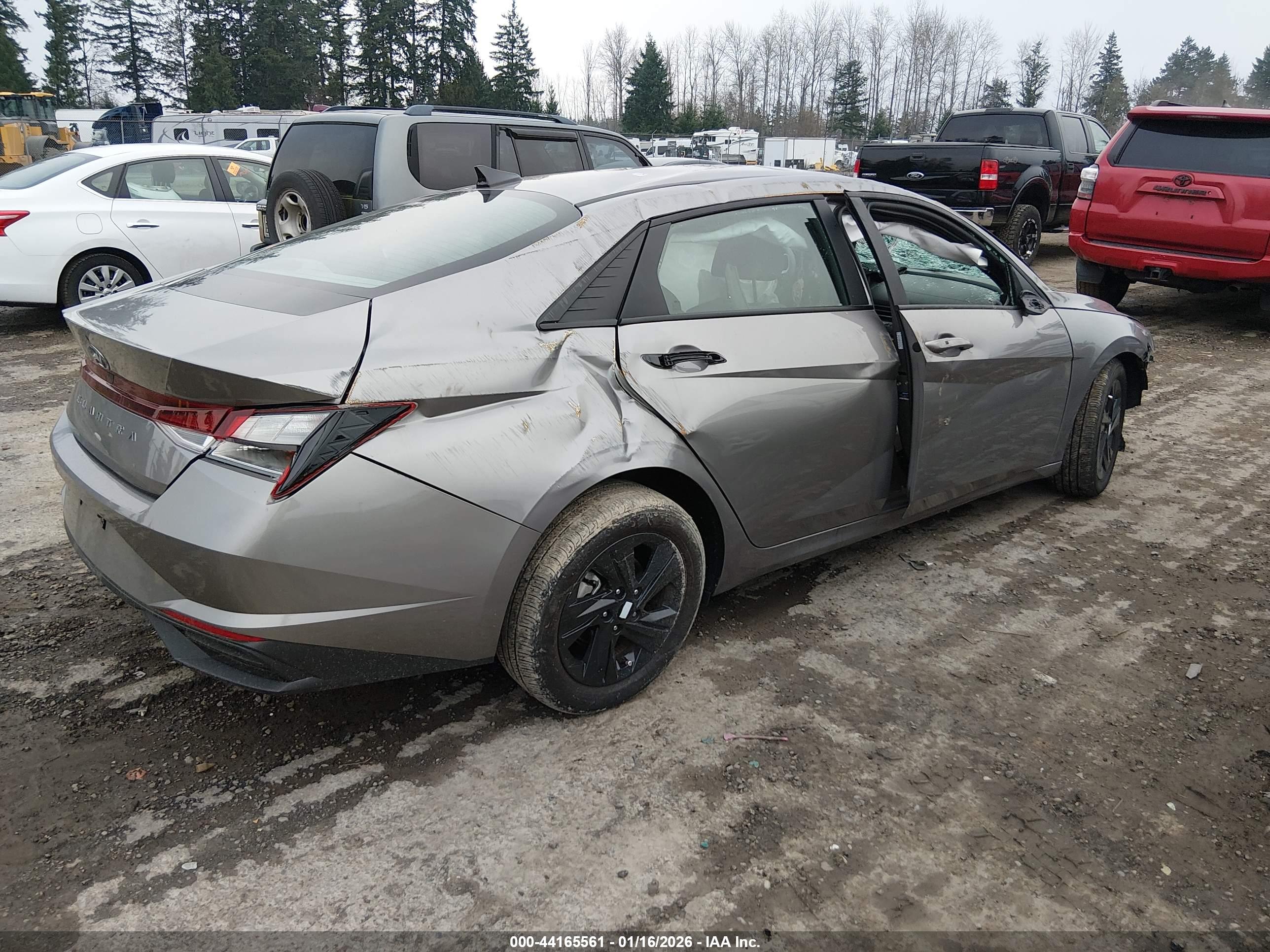 HYUNDAI ELANTRA image 4
