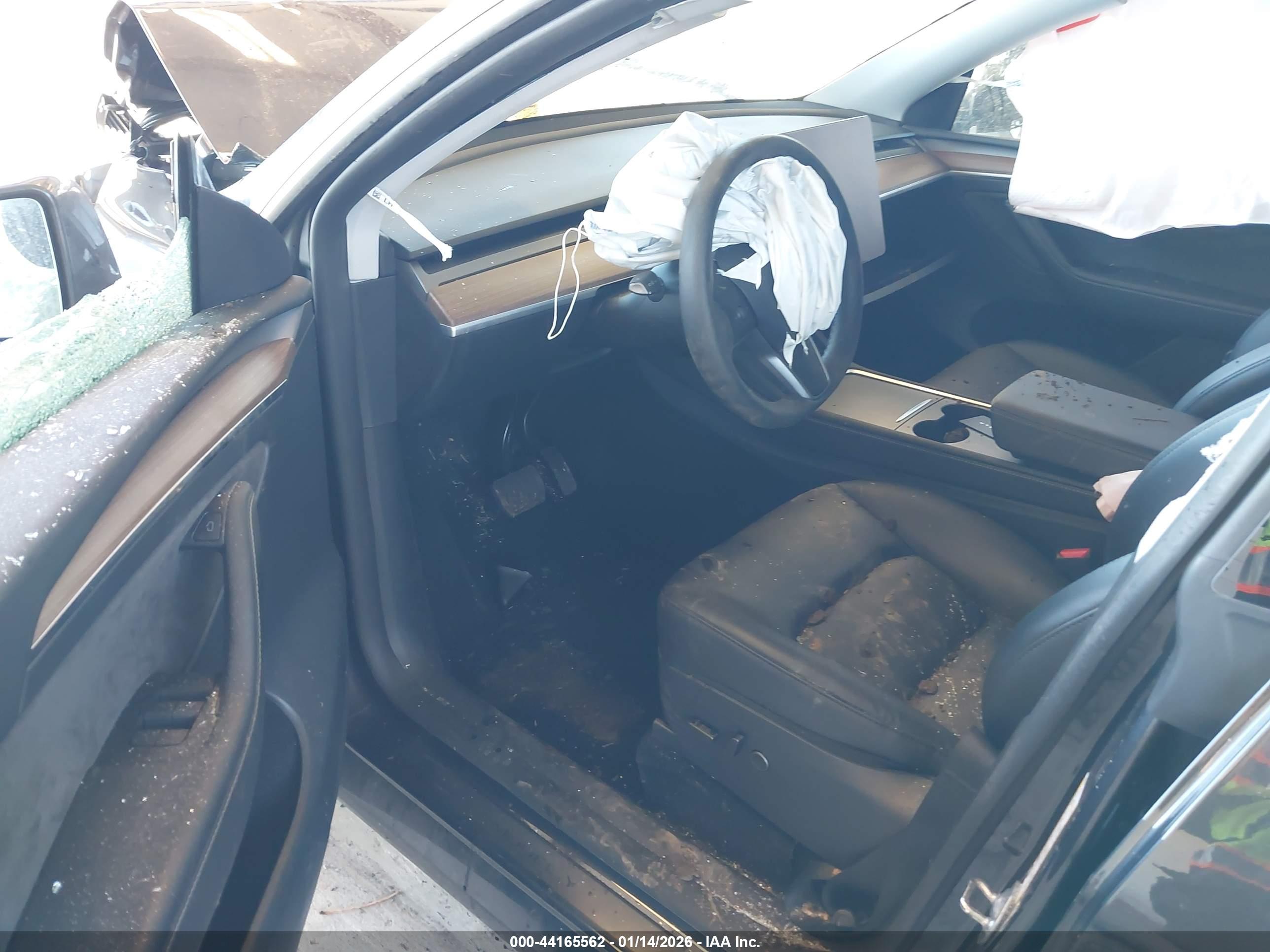 TESLA MODEL image 5