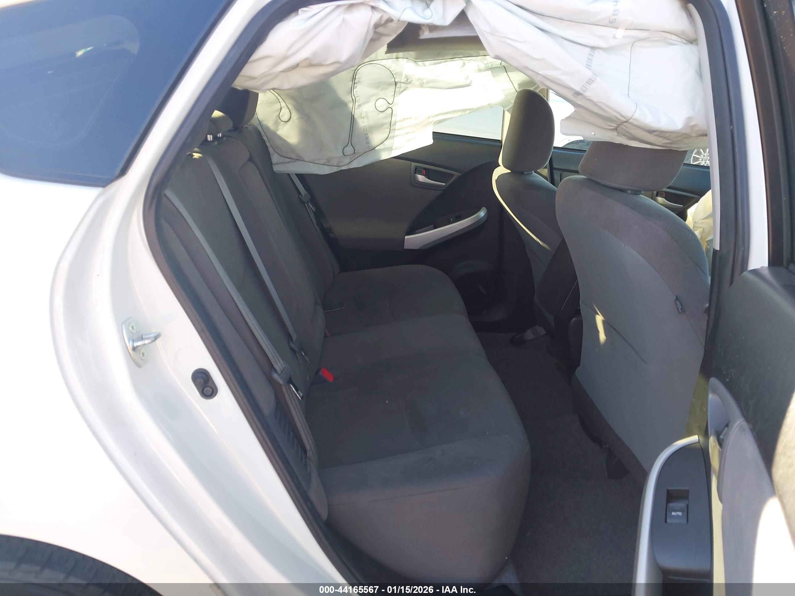 TOYOTA PRIUS image 8