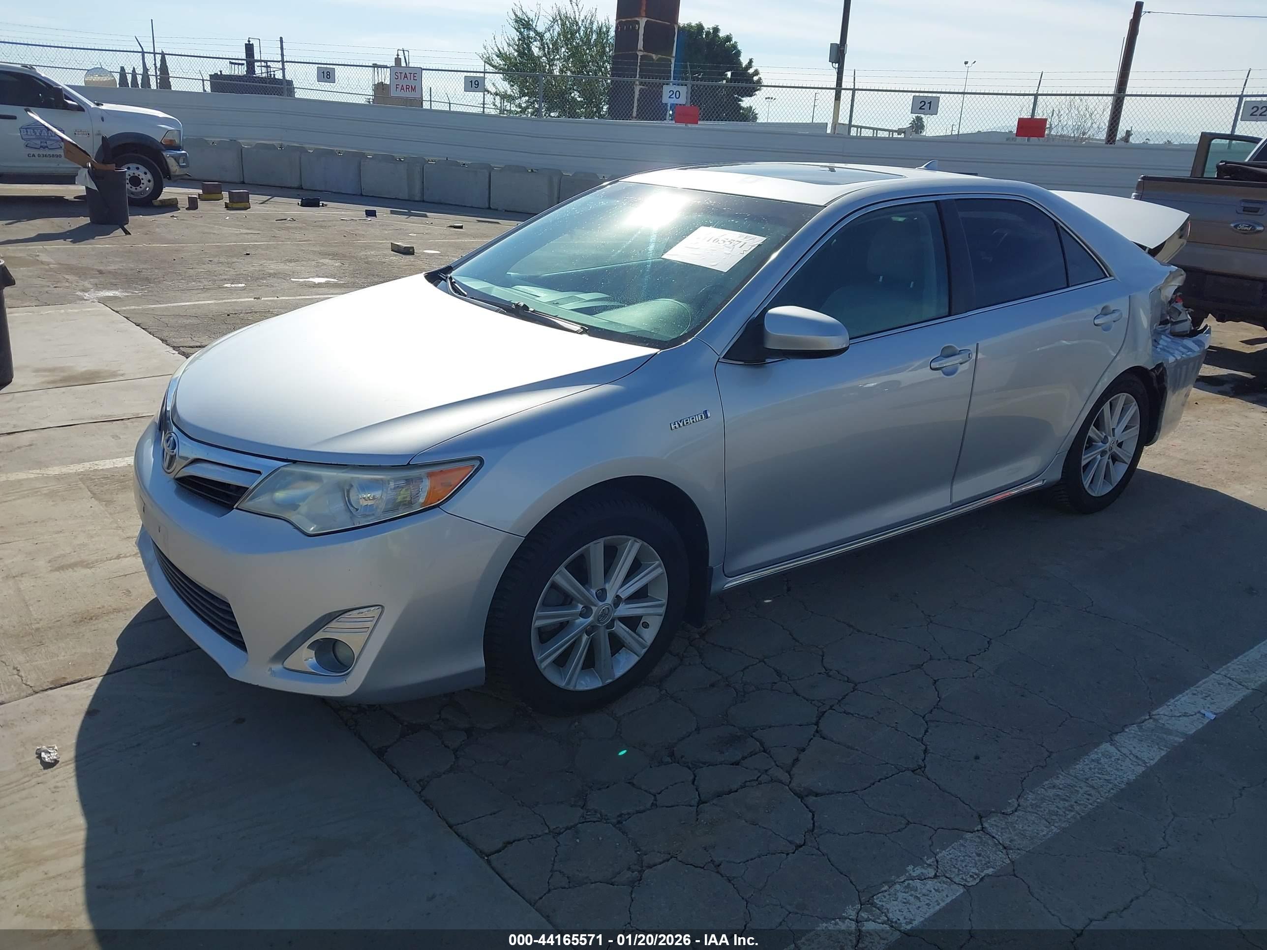 TOYOTA CAMRY image 2