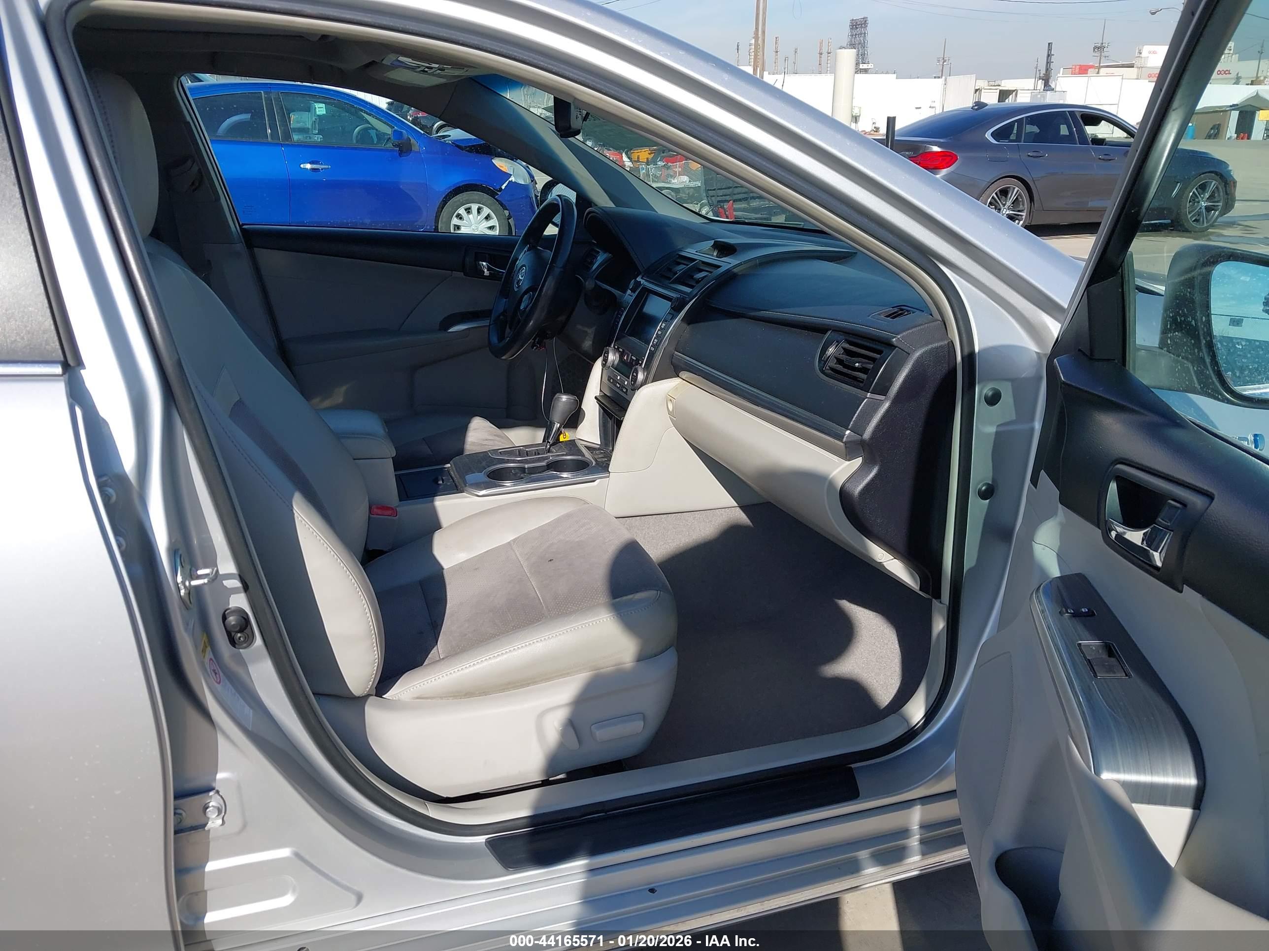 TOYOTA CAMRY image 5
