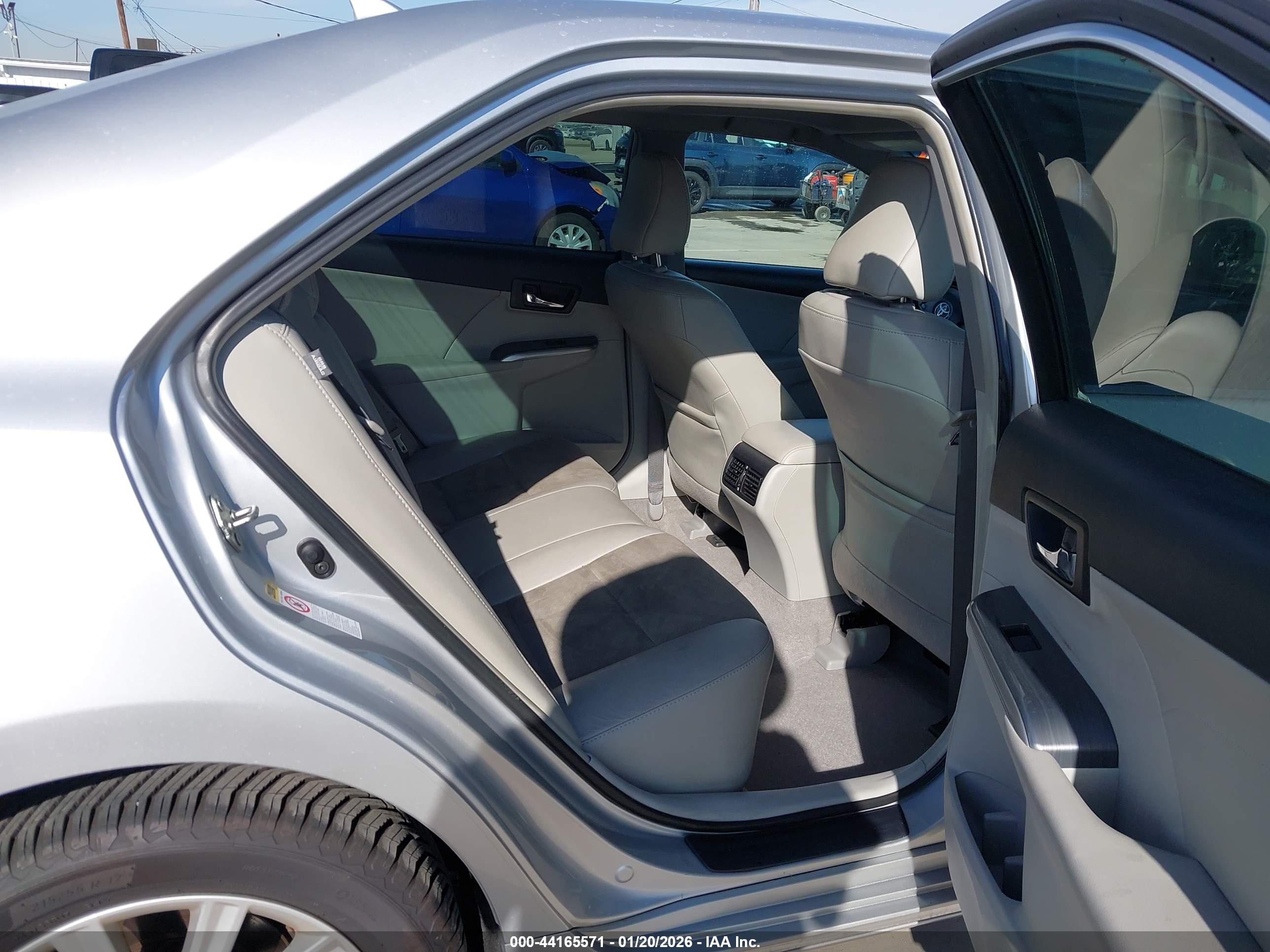 TOYOTA CAMRY image 8