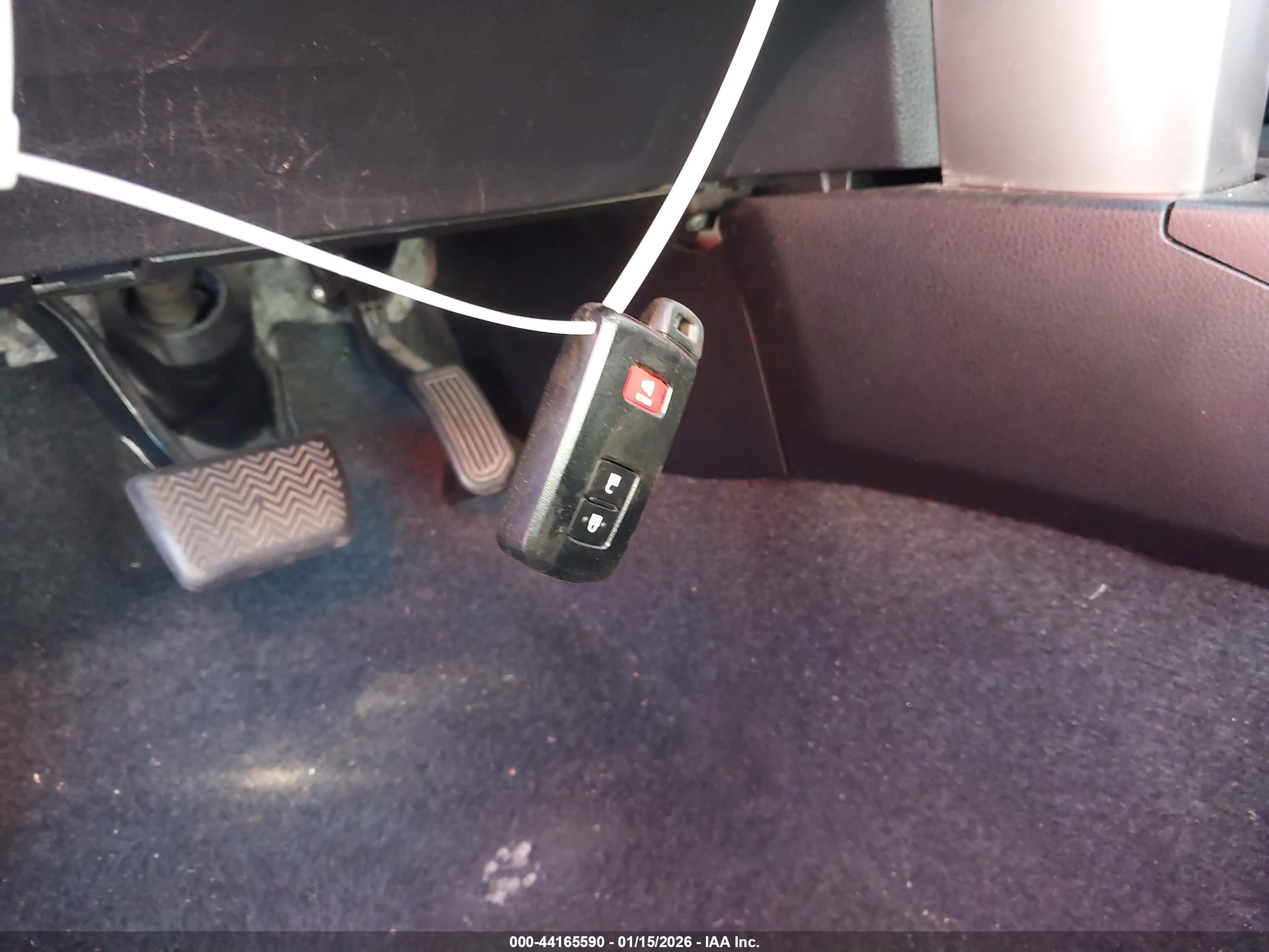 TOYOTA RAV4 image 11