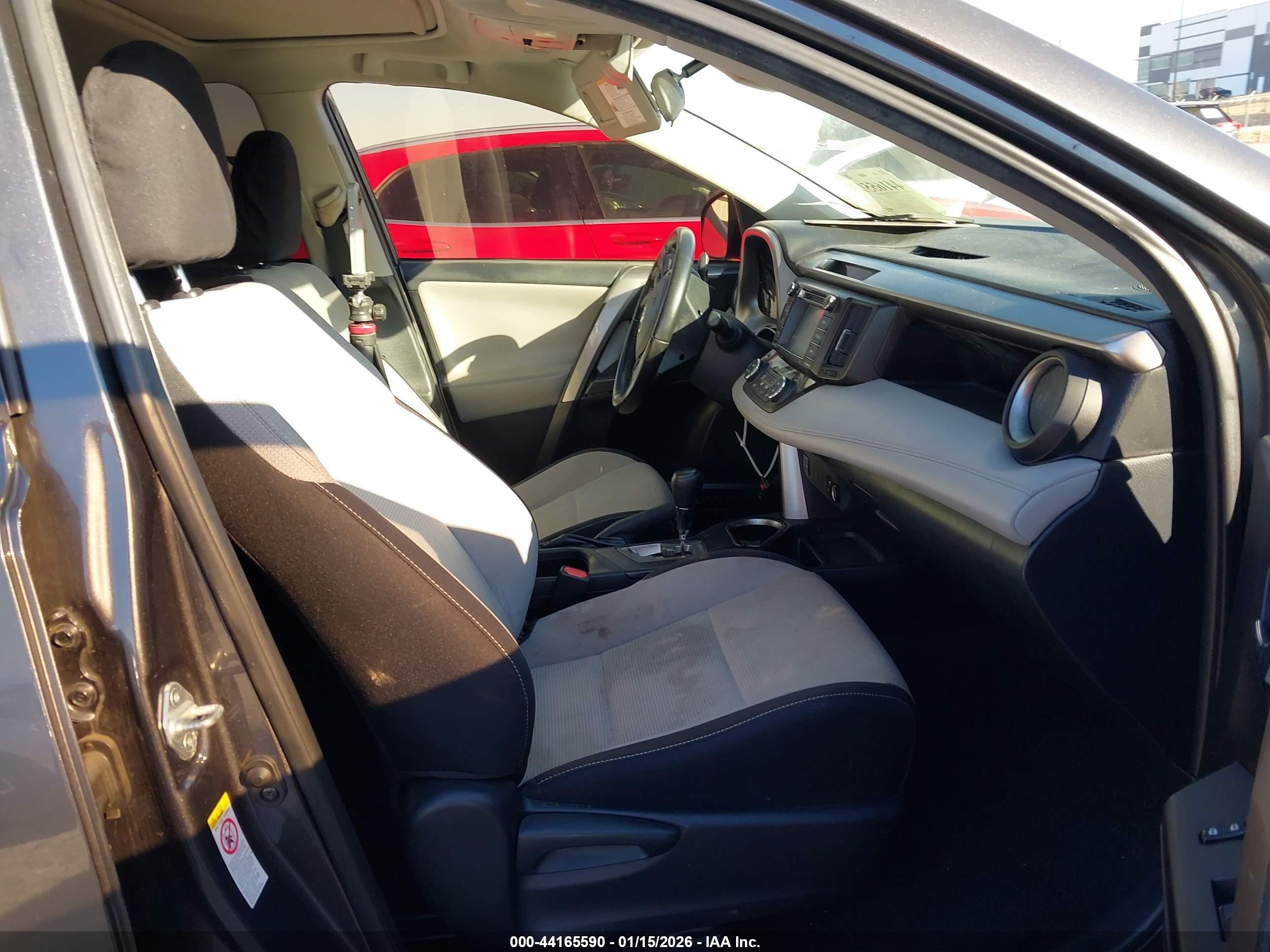 TOYOTA RAV4 image 5