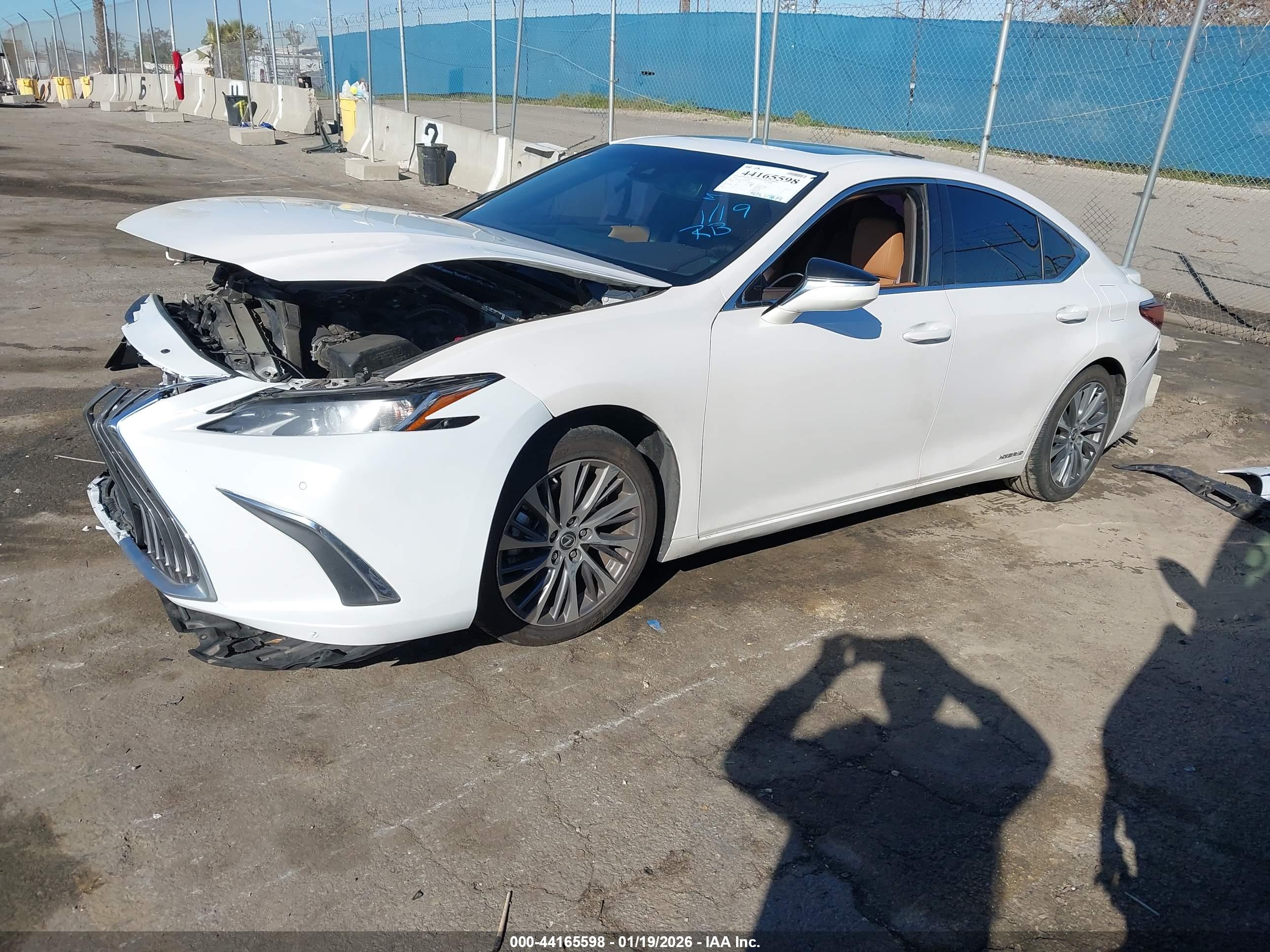 LEXUS ES image 2