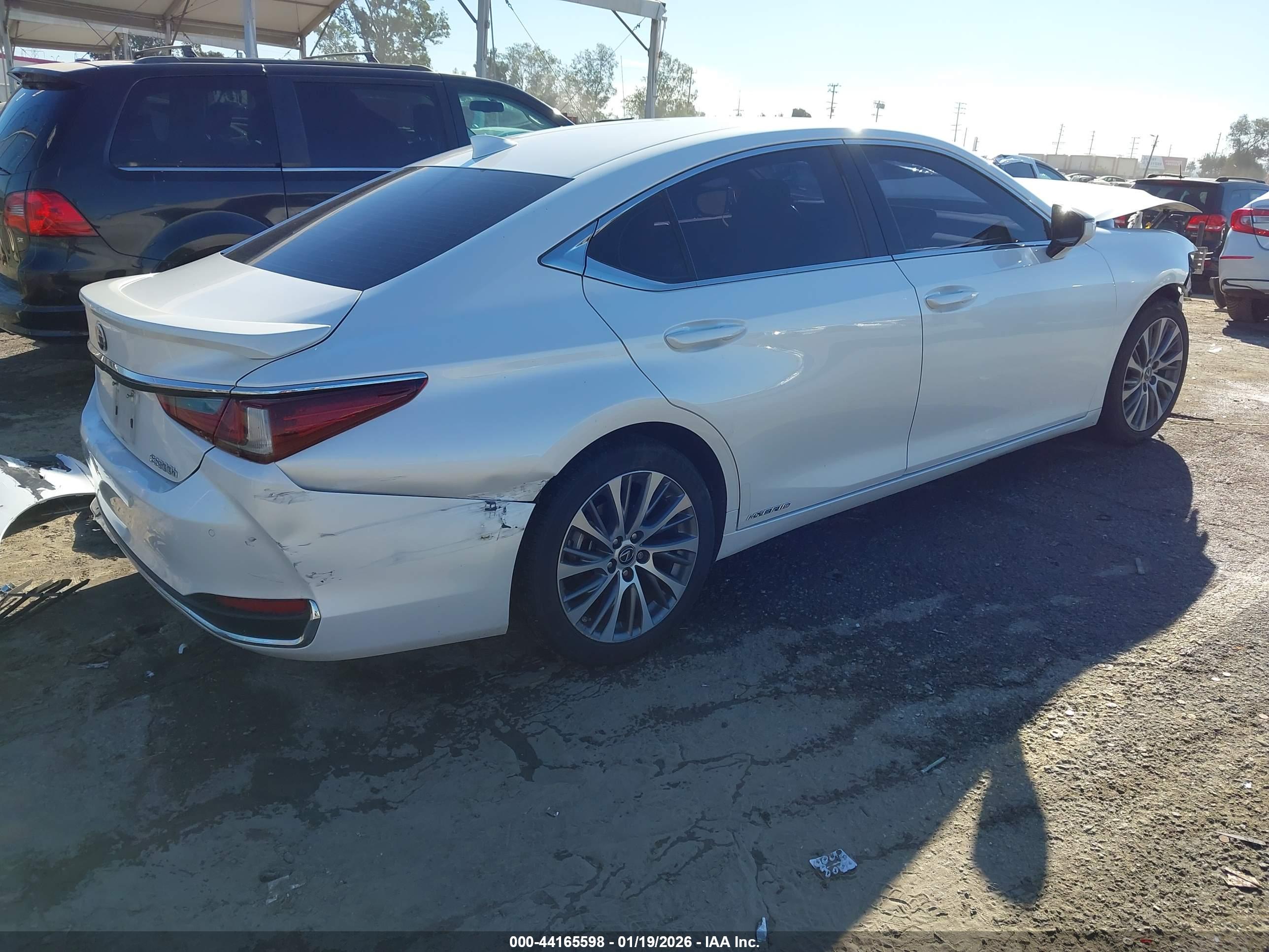 LEXUS ES image 4
