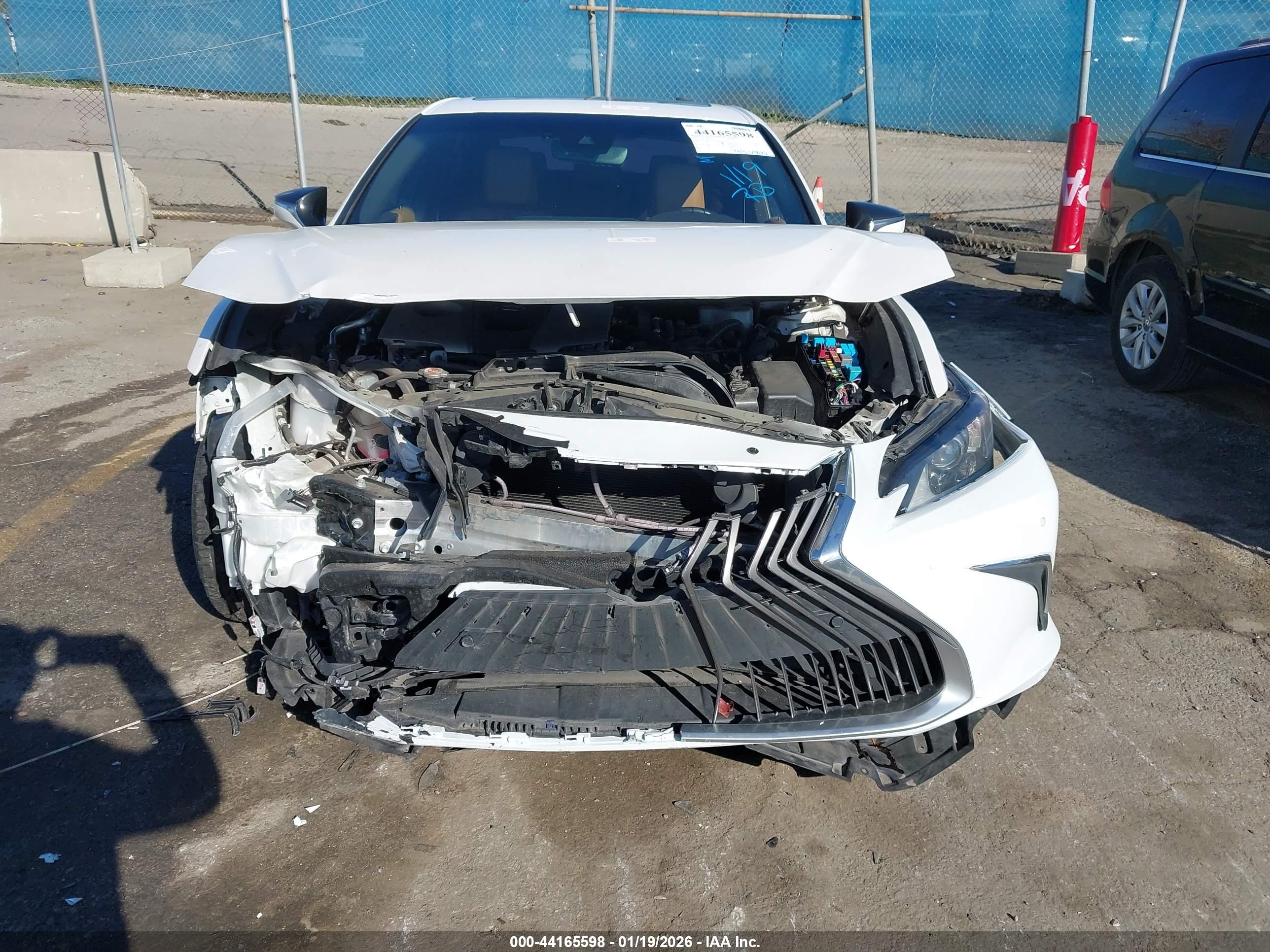 LEXUS ES image 6