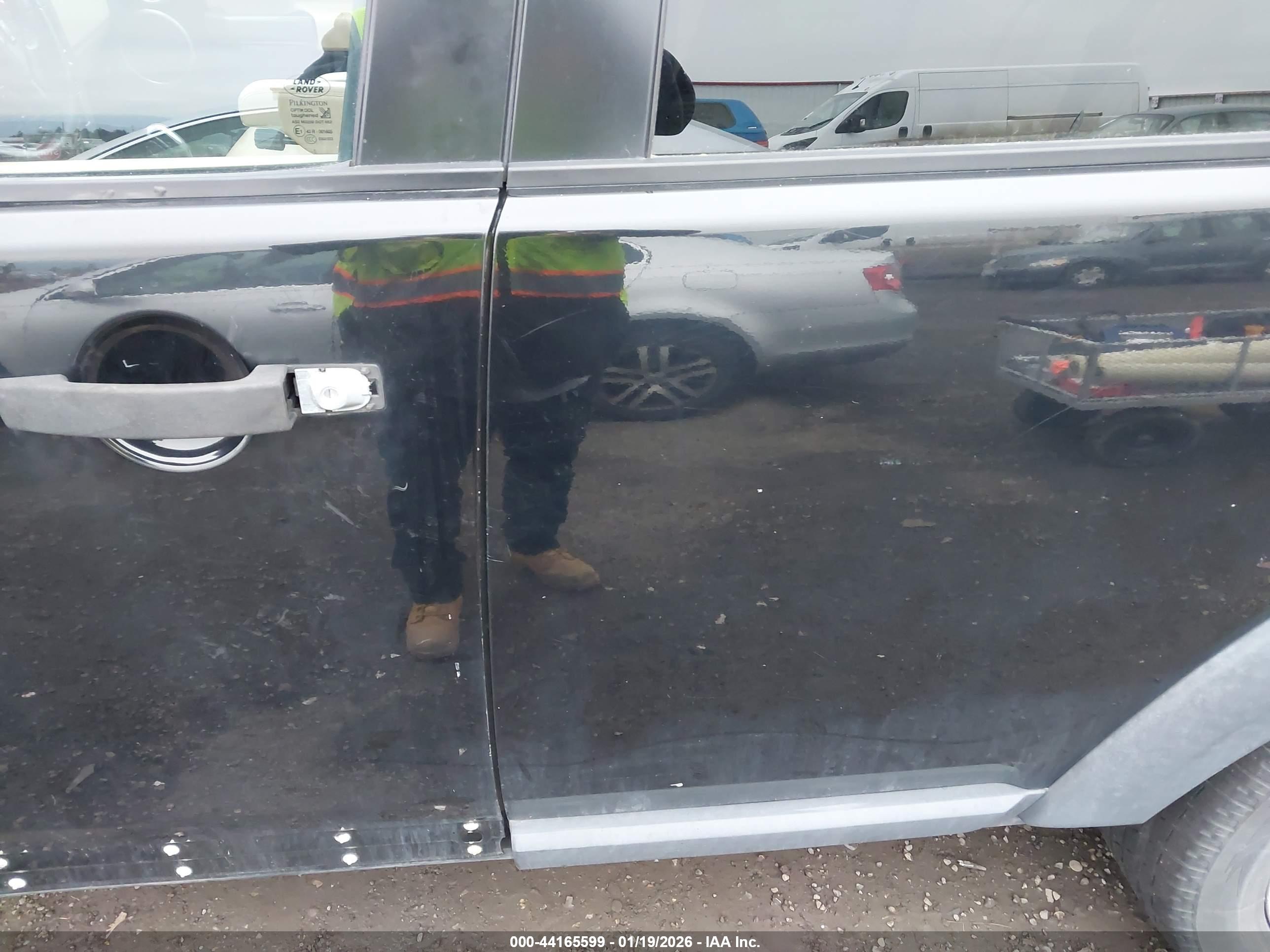 LAND ROVER image 6