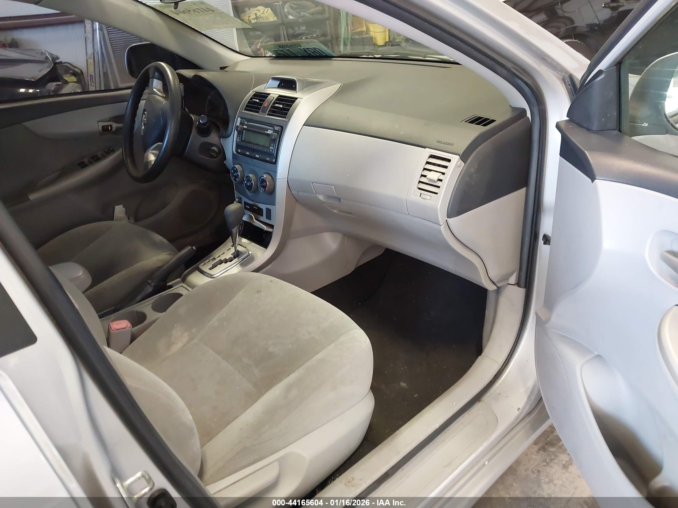 TOYOTA COROLLA image 5