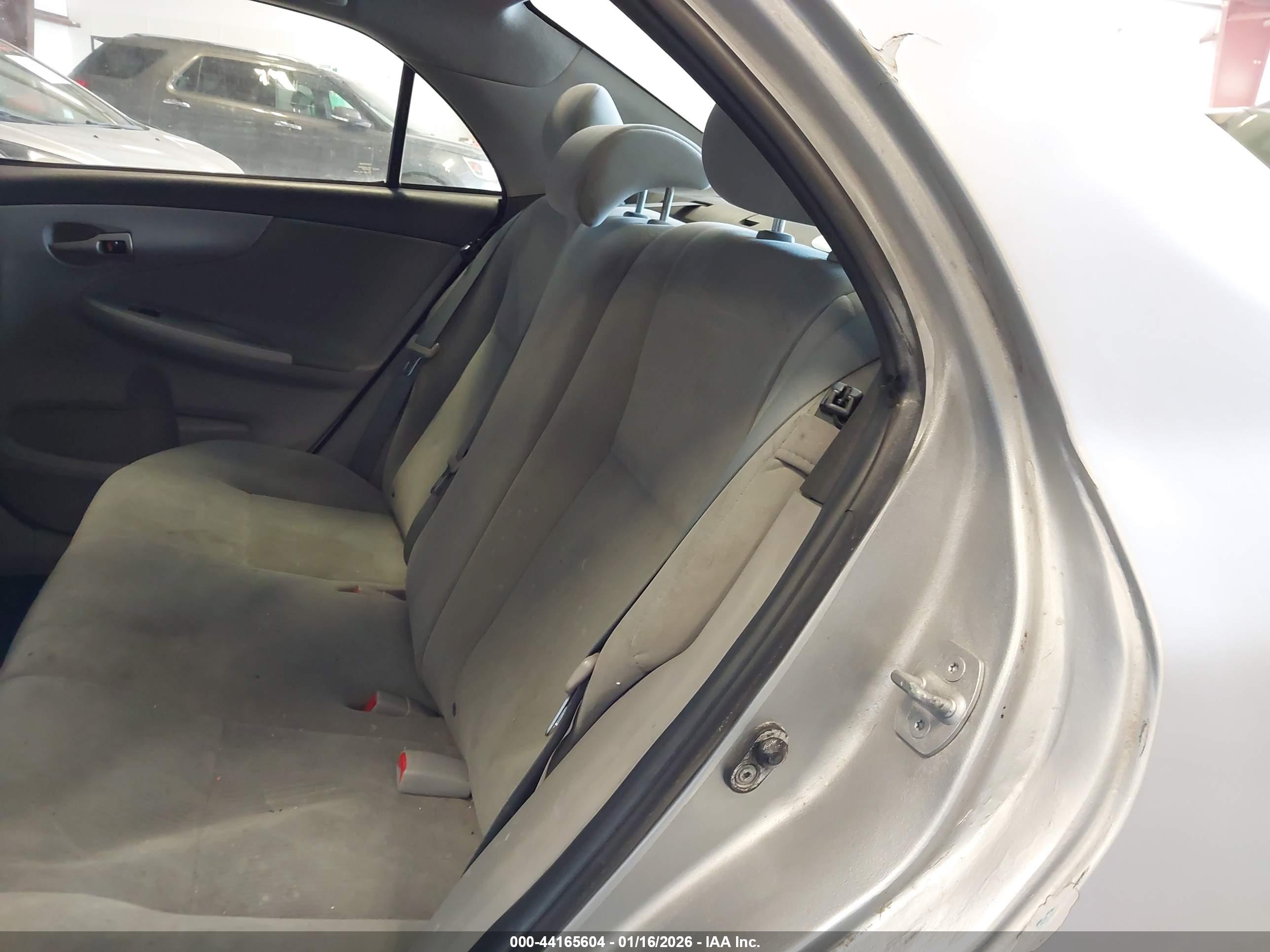 TOYOTA COROLLA image 8