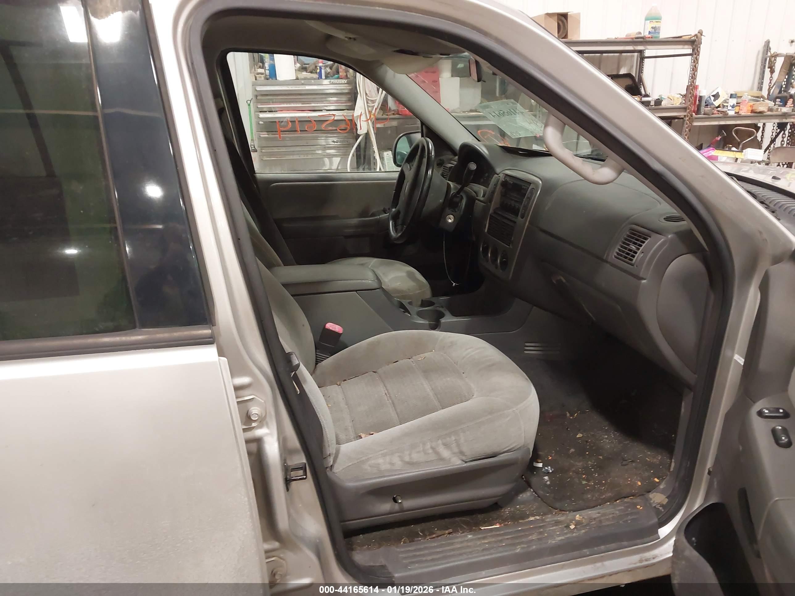 FORD EXPLORER image 5