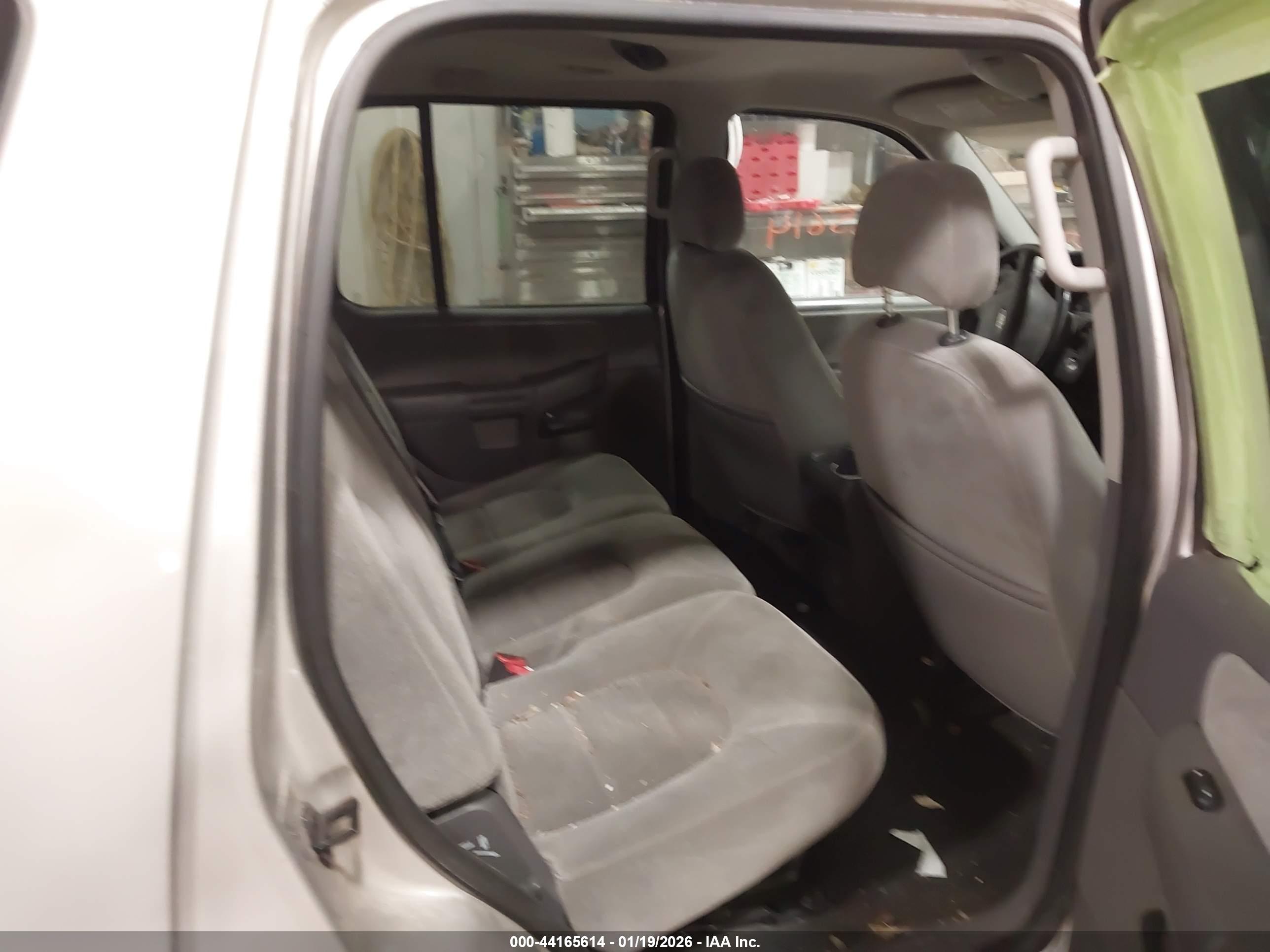 FORD EXPLORER image 8