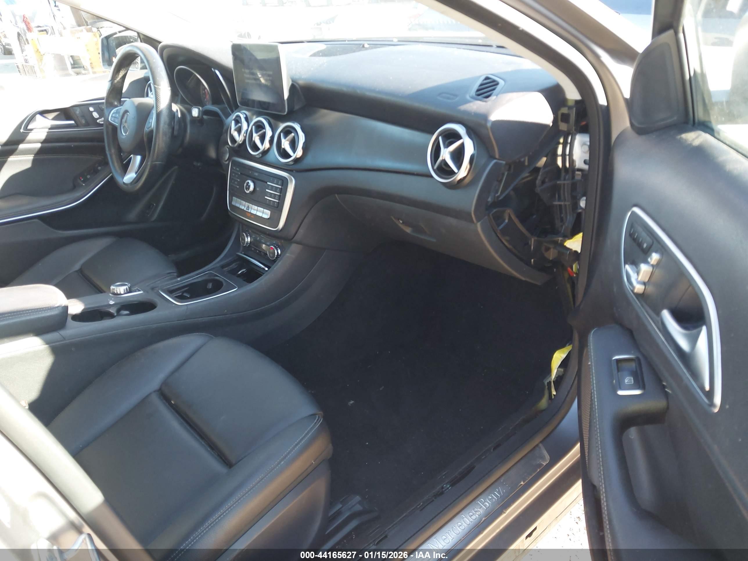 MERCEDES-BENZ GLA image 5