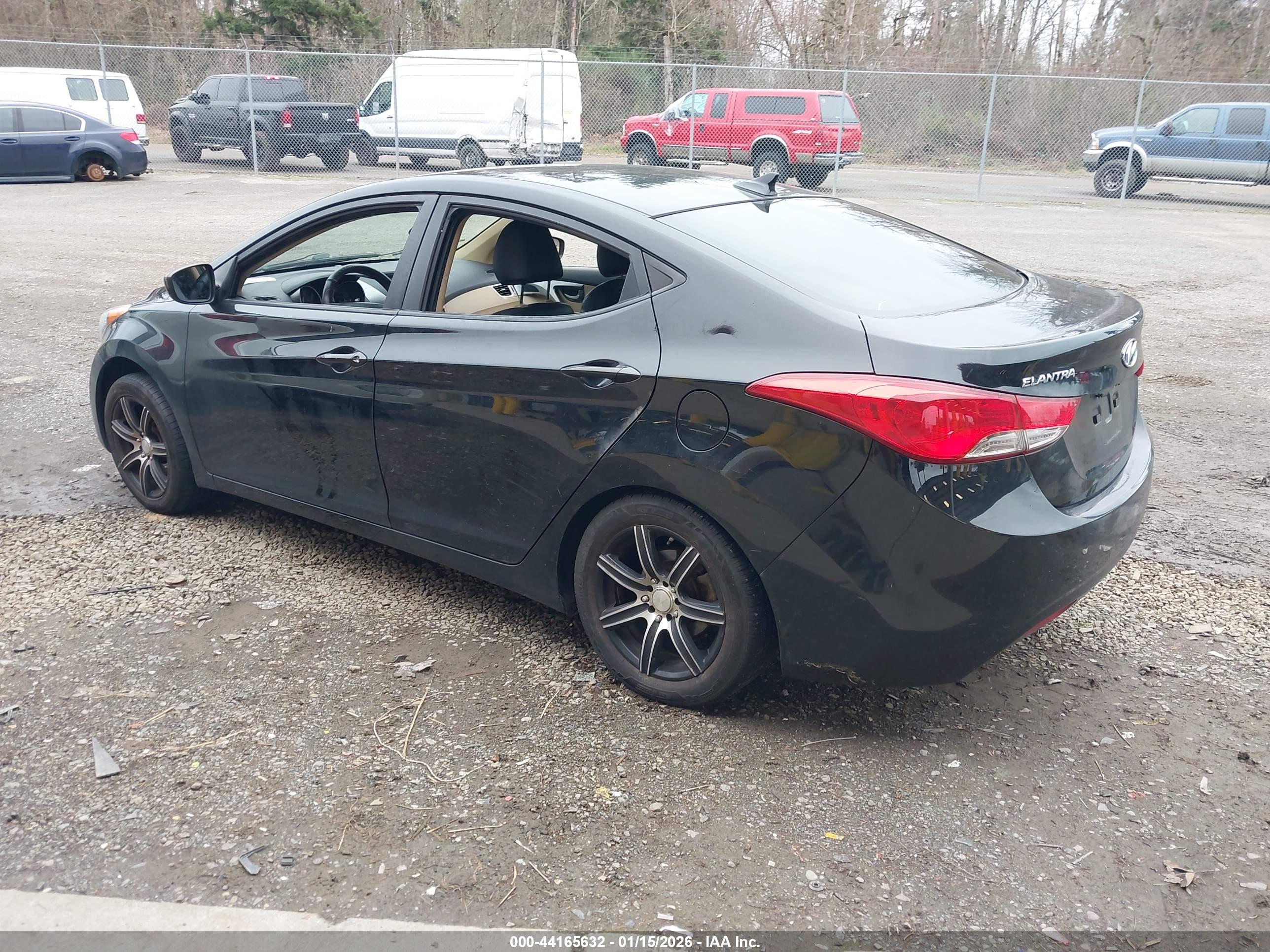 HYUNDAI ELANTRA image 3