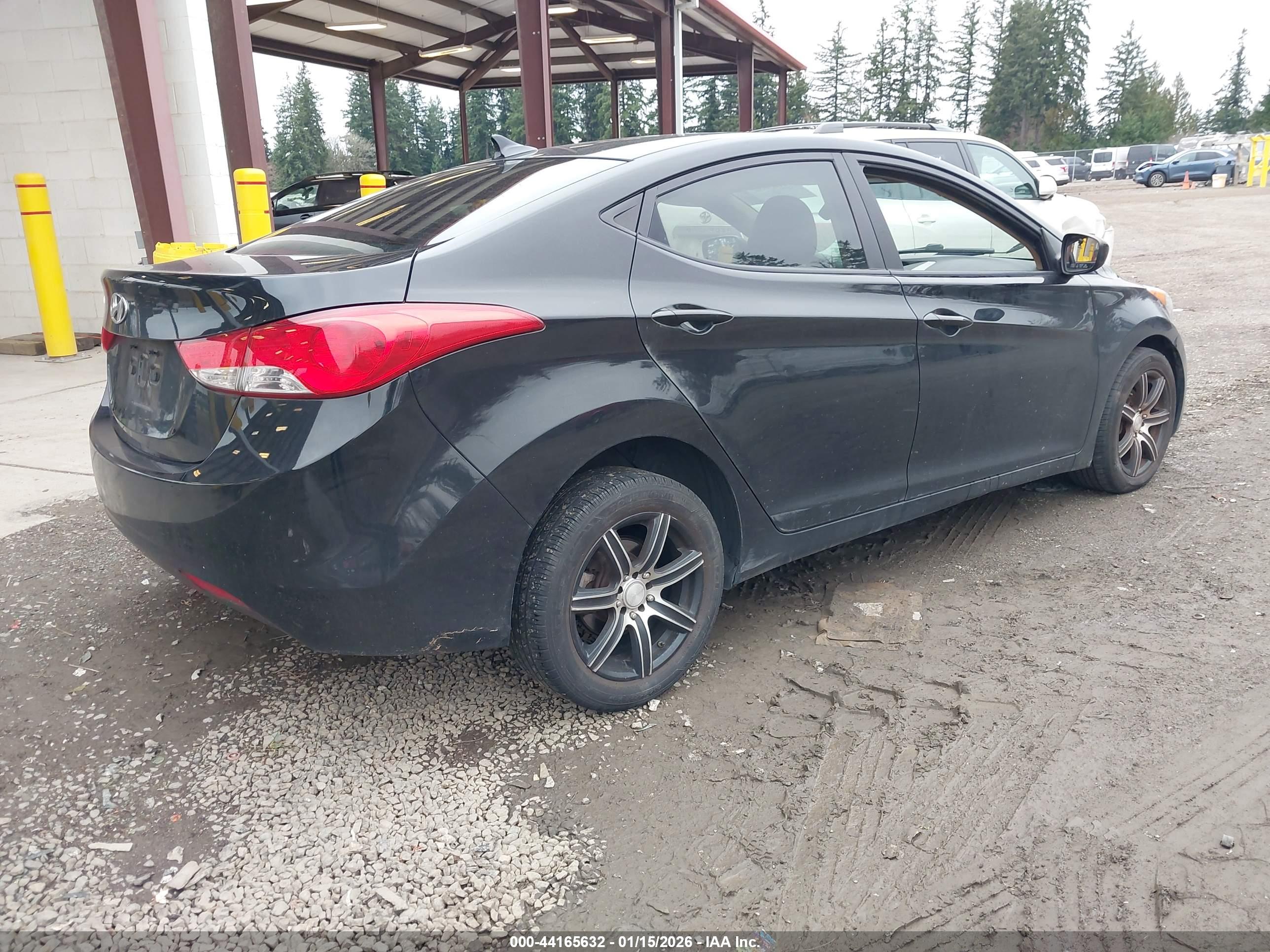 HYUNDAI ELANTRA image 4