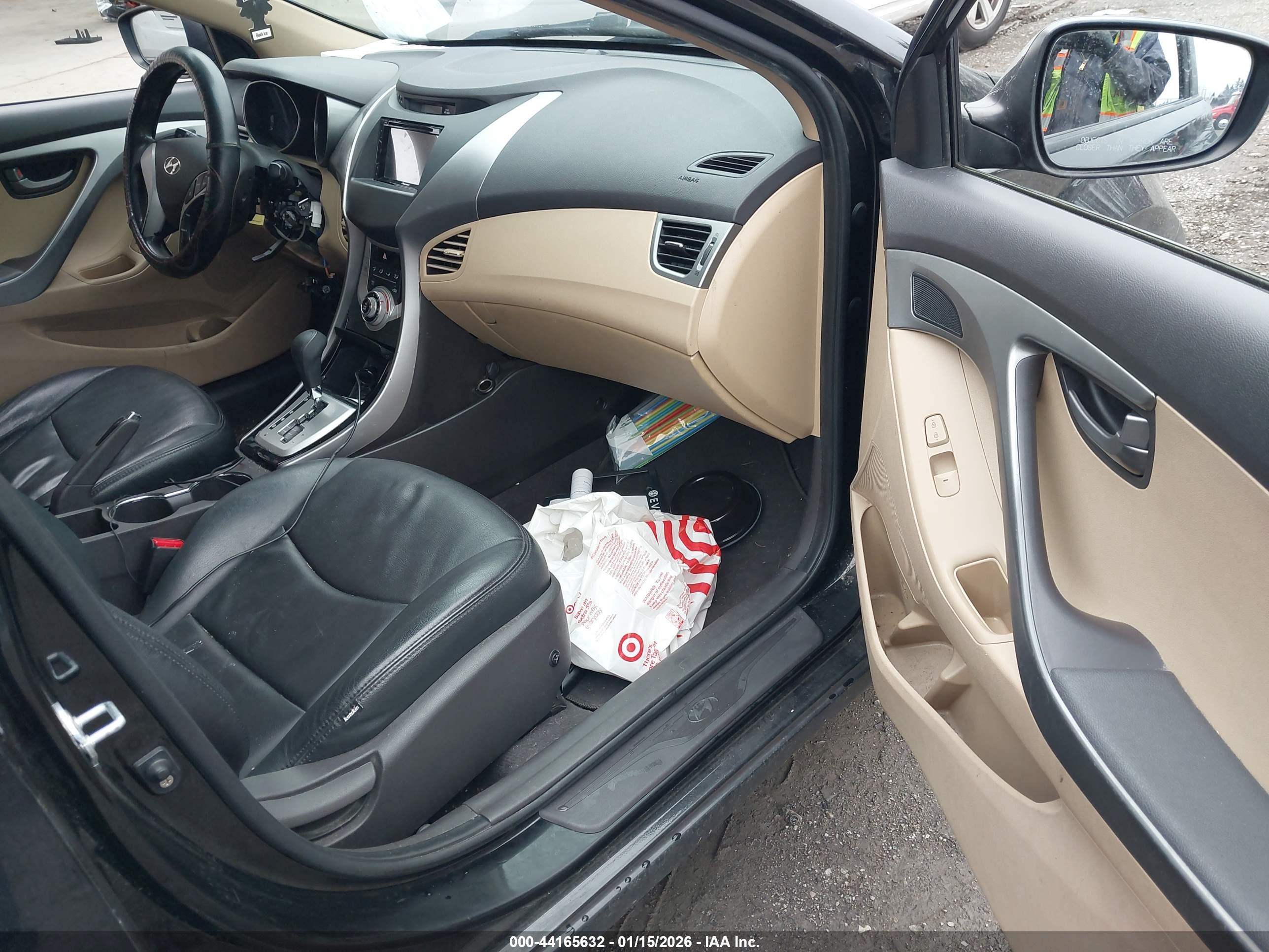 HYUNDAI ELANTRA image 5