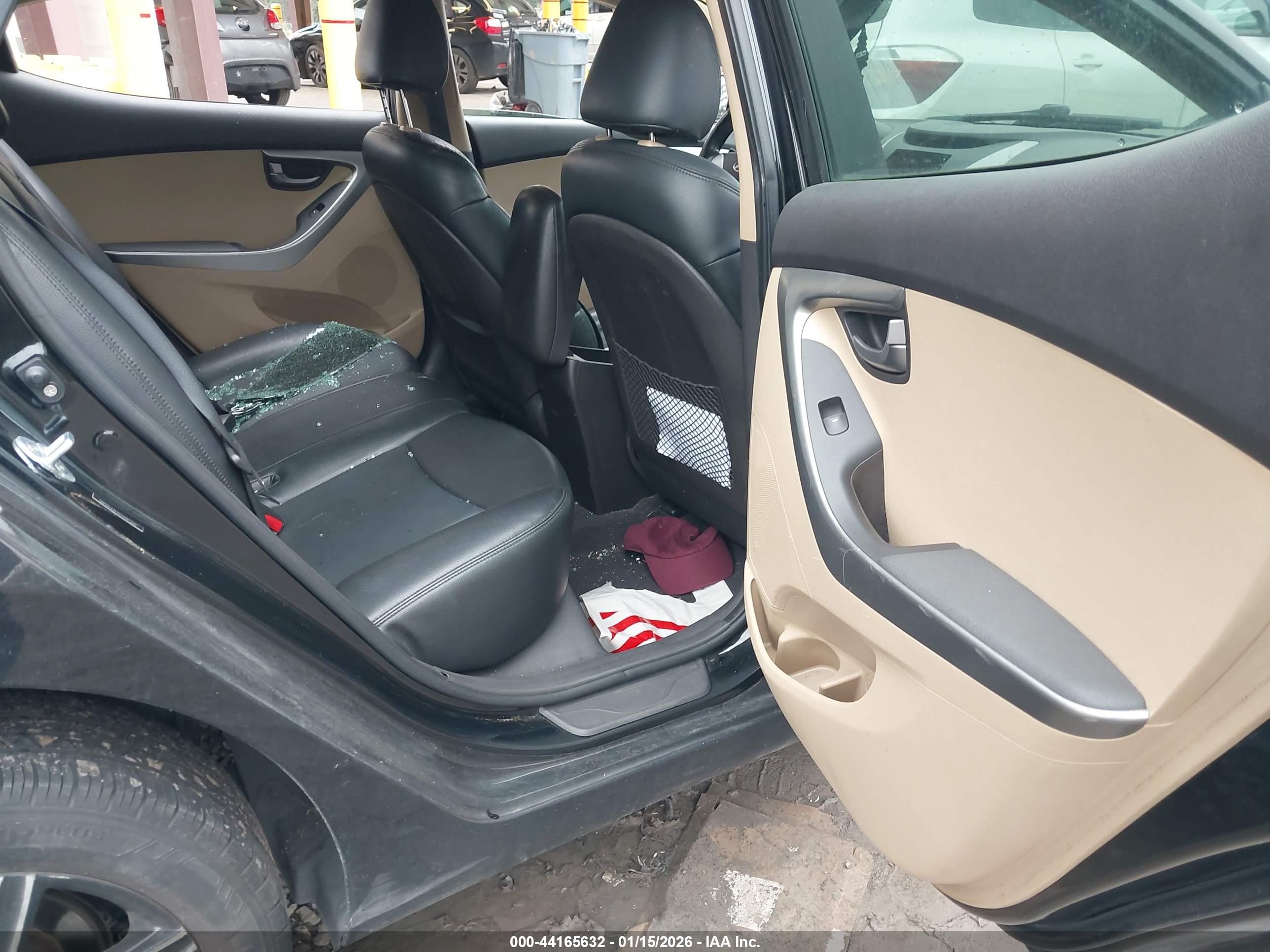 HYUNDAI ELANTRA image 8