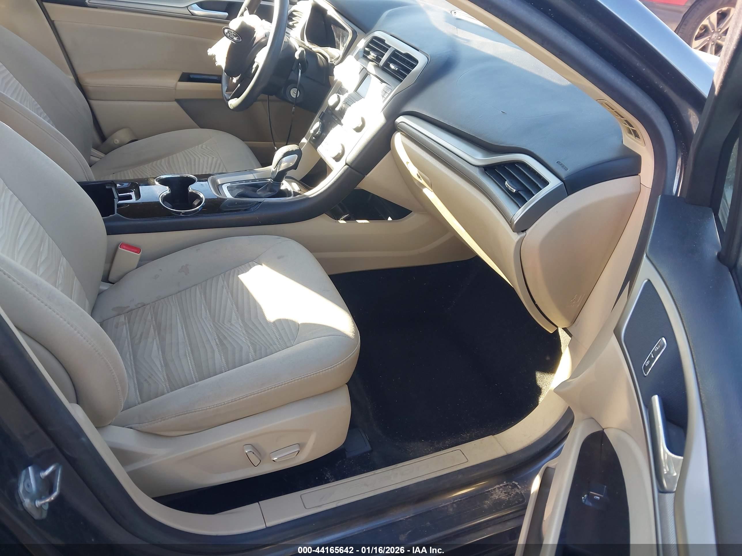 FORD FUSION image 5