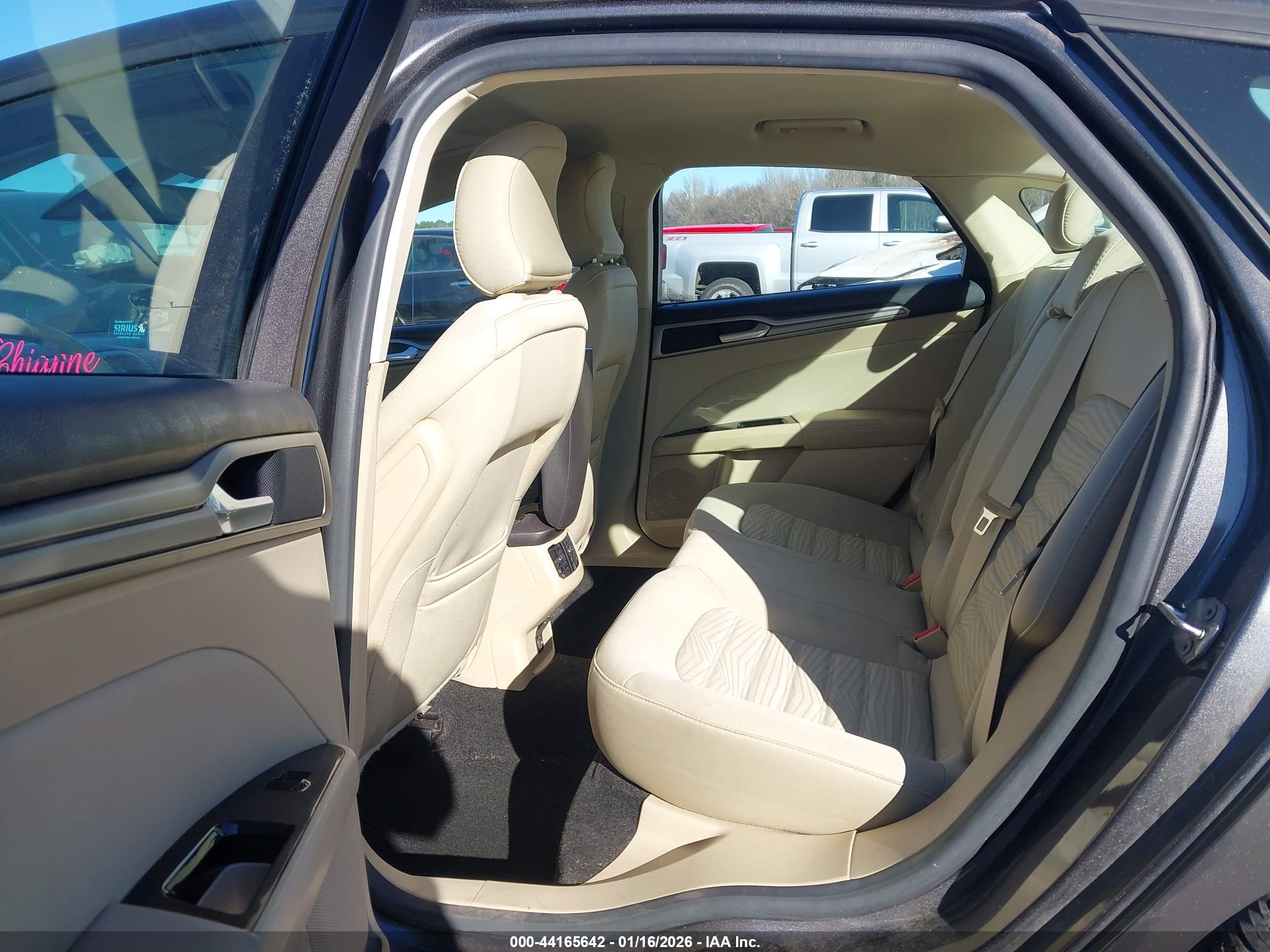 FORD FUSION image 8