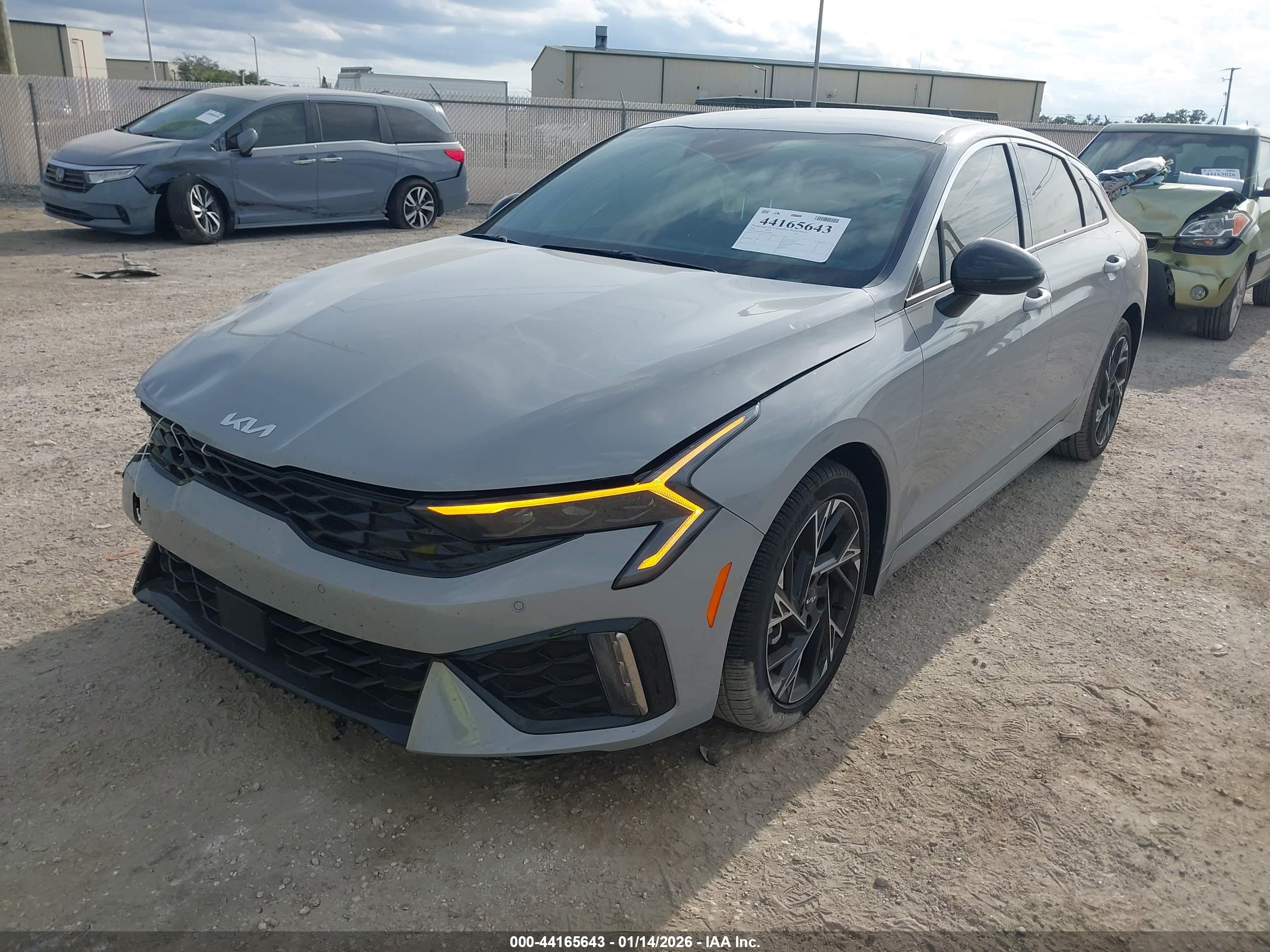 KIA K5 image 2