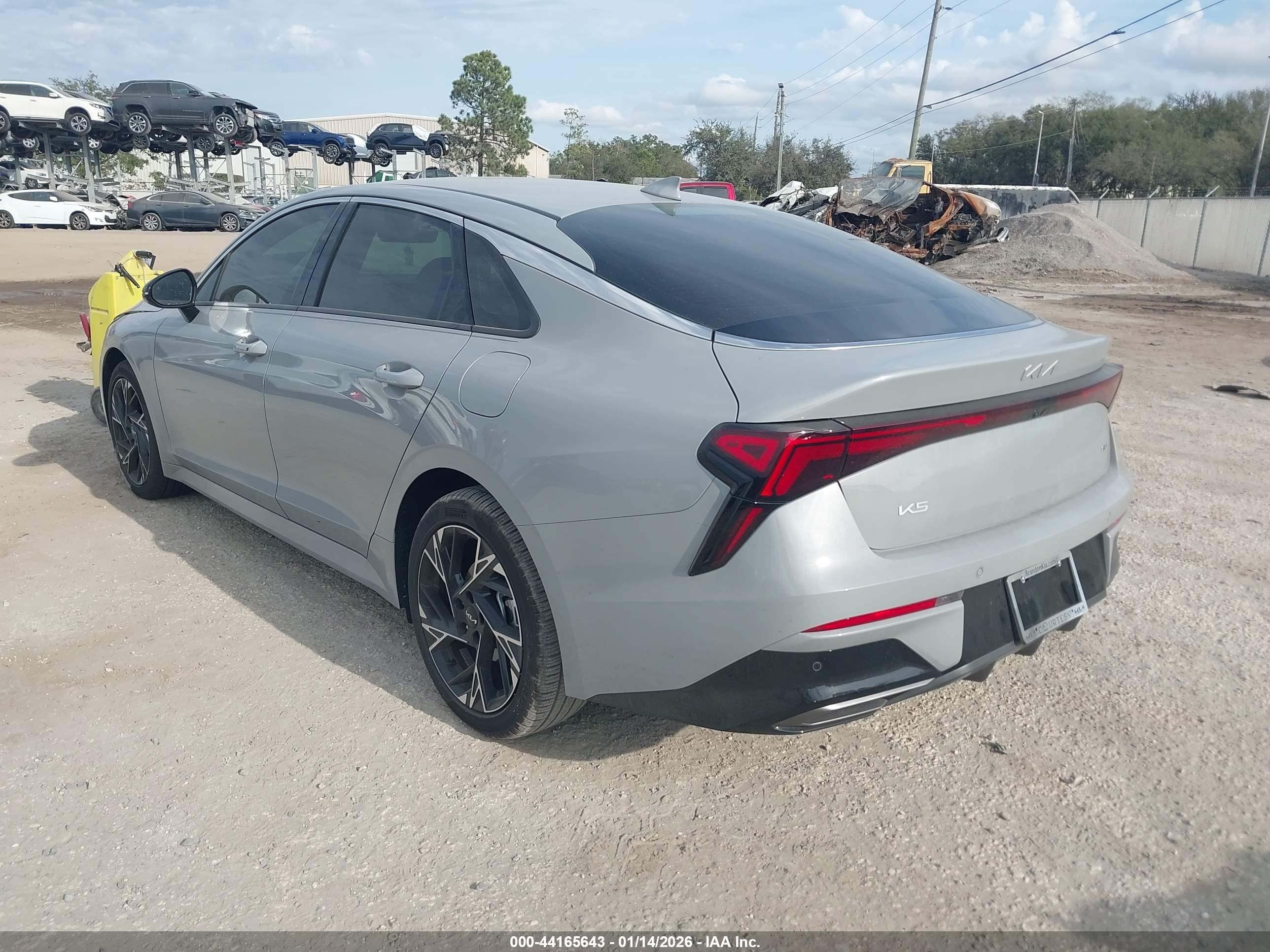 KIA K5 image 3