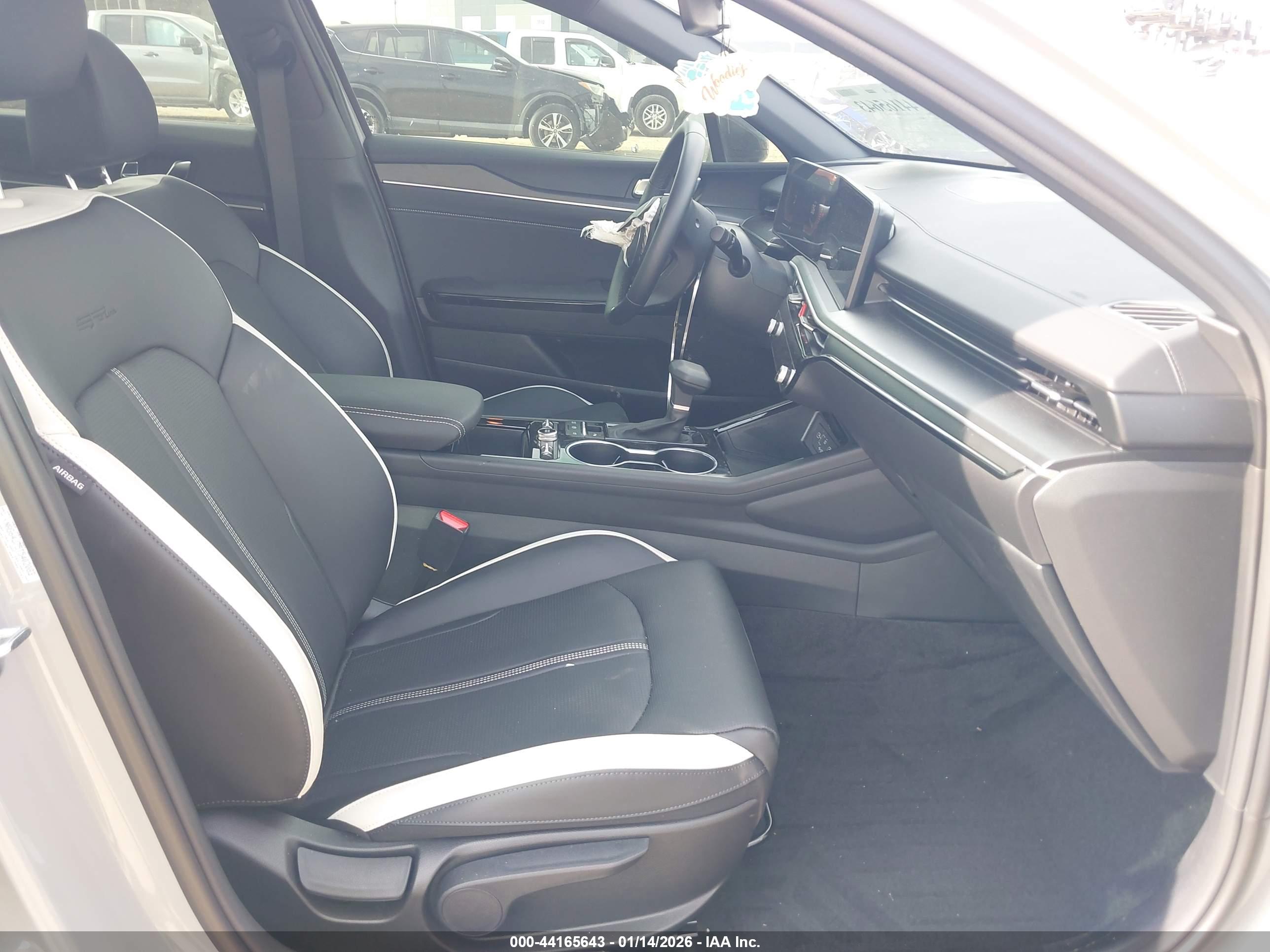 KIA K5 image 5
