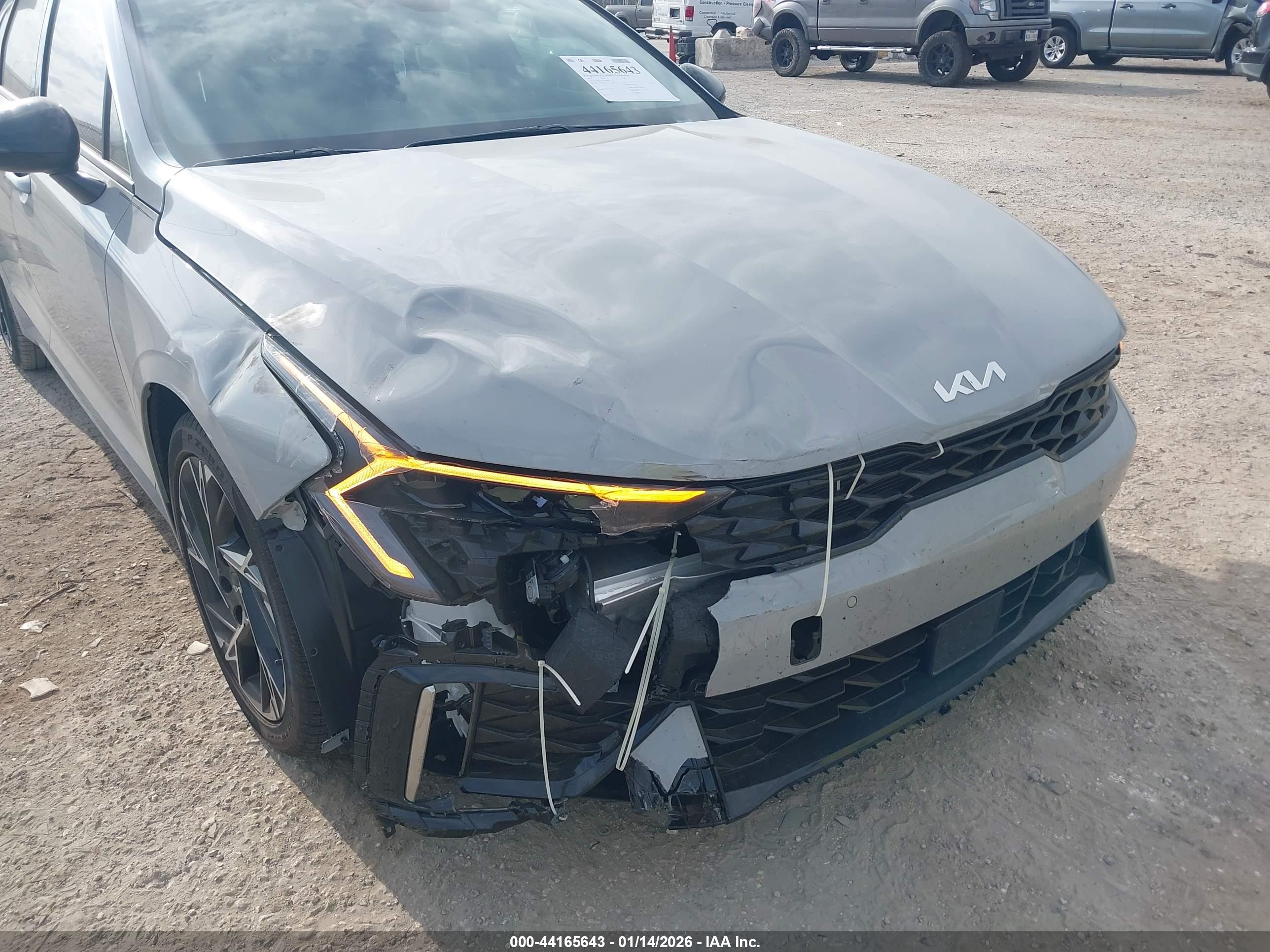 KIA K5 image 6