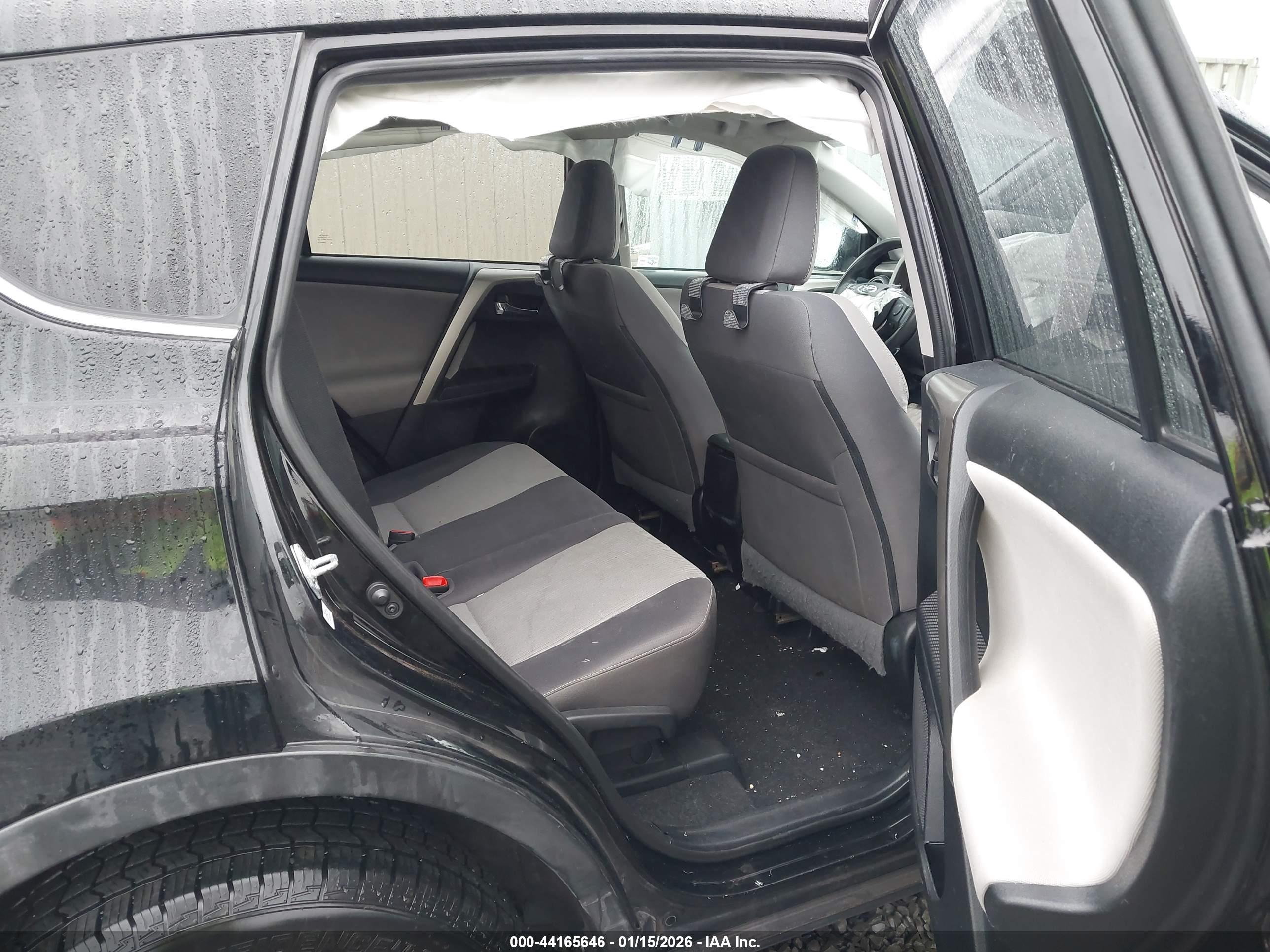 TOYOTA RAV4 image 8