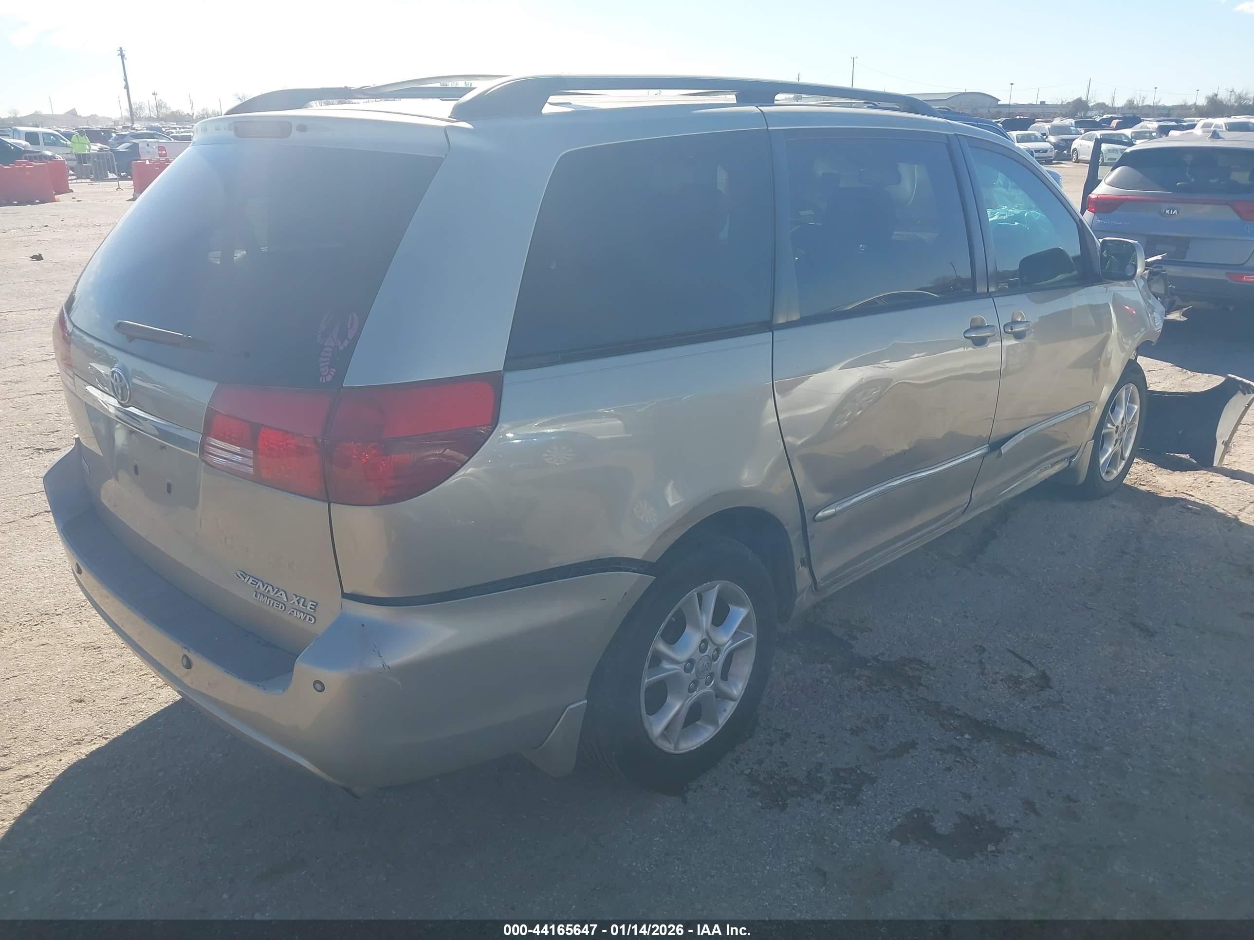 TOYOTA SIENNA image 4