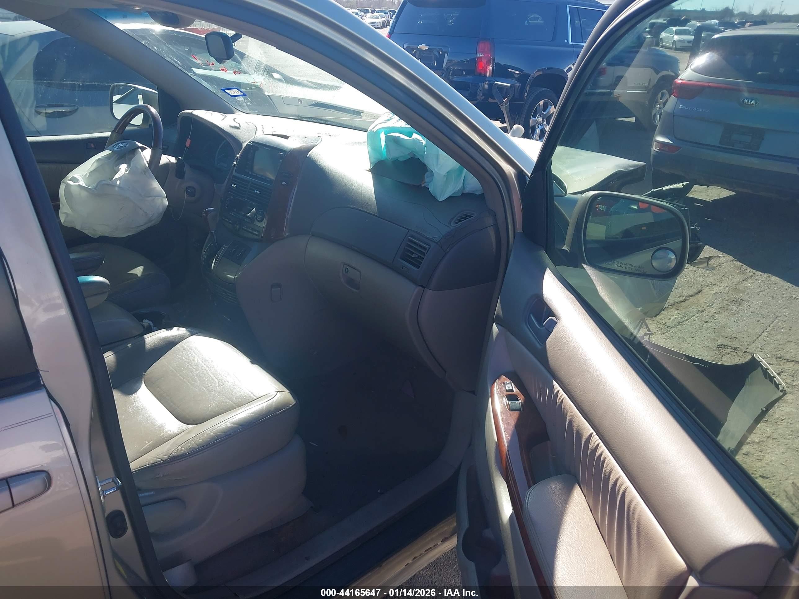 TOYOTA SIENNA image 5