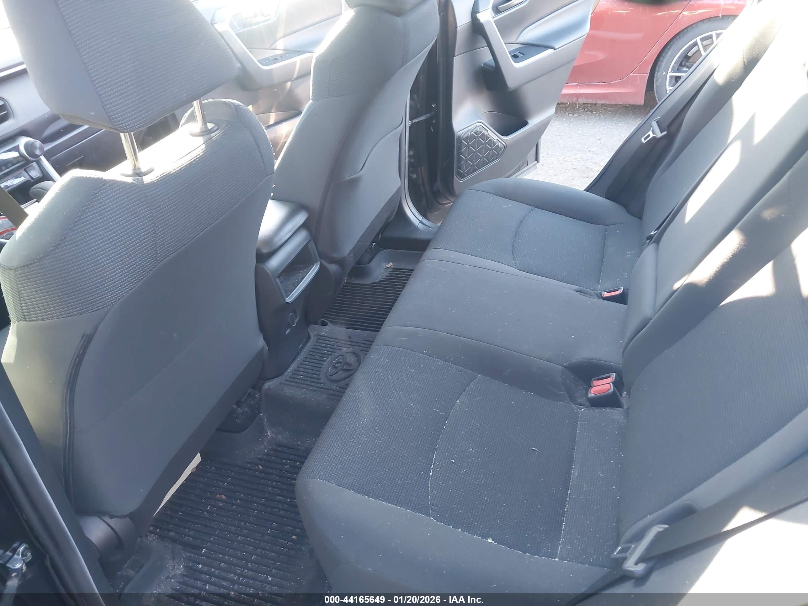 TOYOTA RAV4 image 8