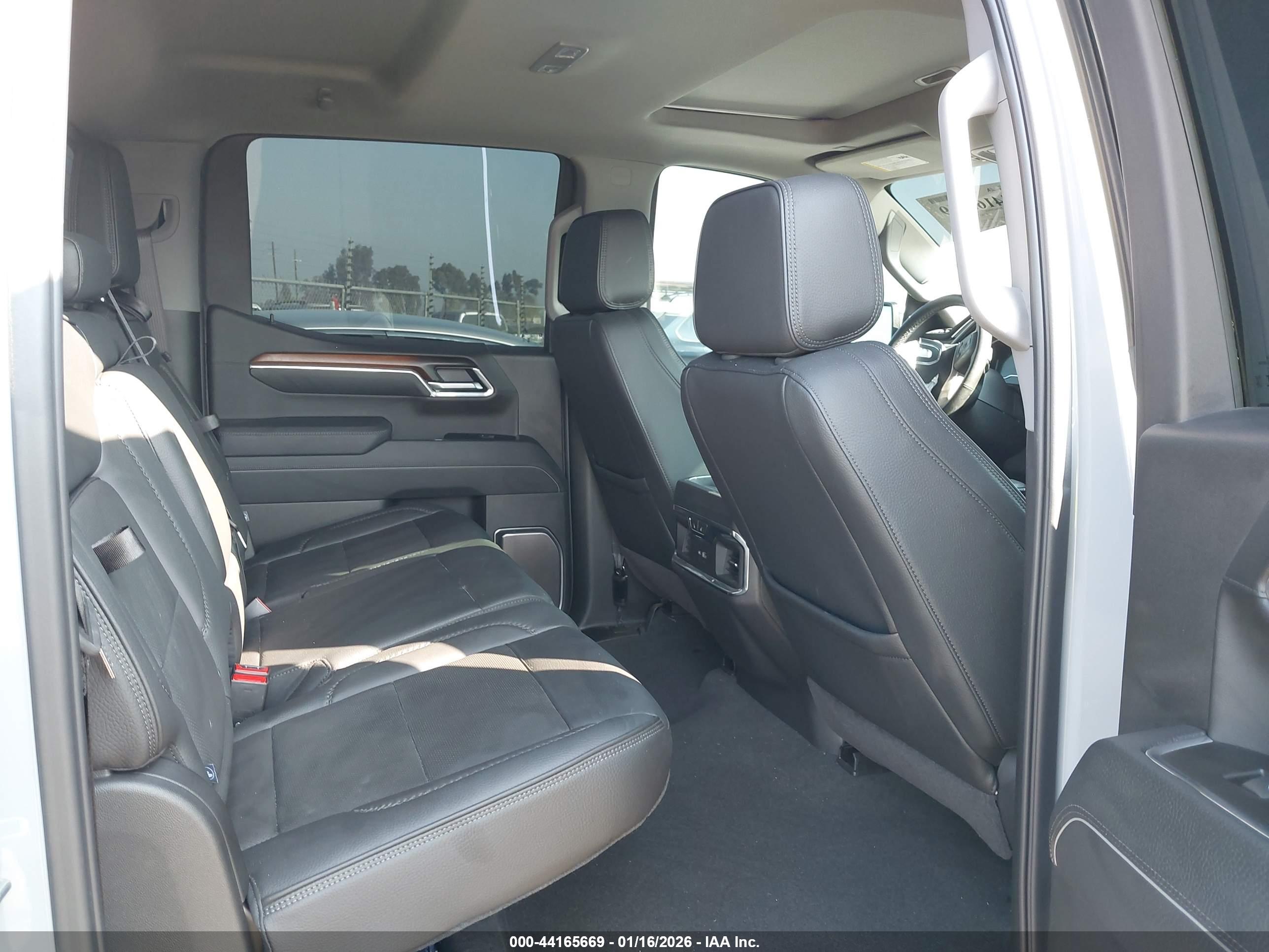 GMC SIERRA image 8