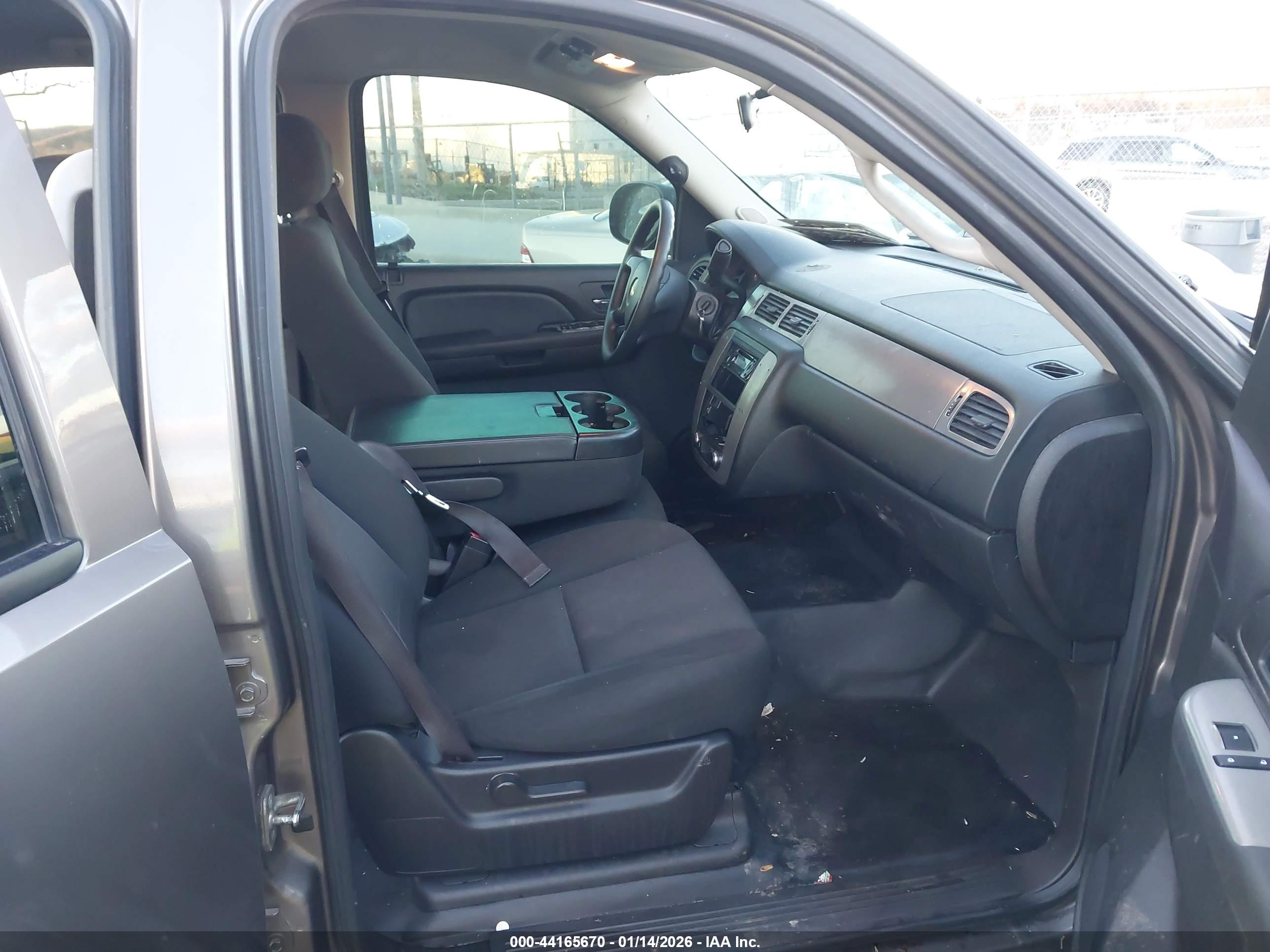 CHEVROLET TAHOE image 5