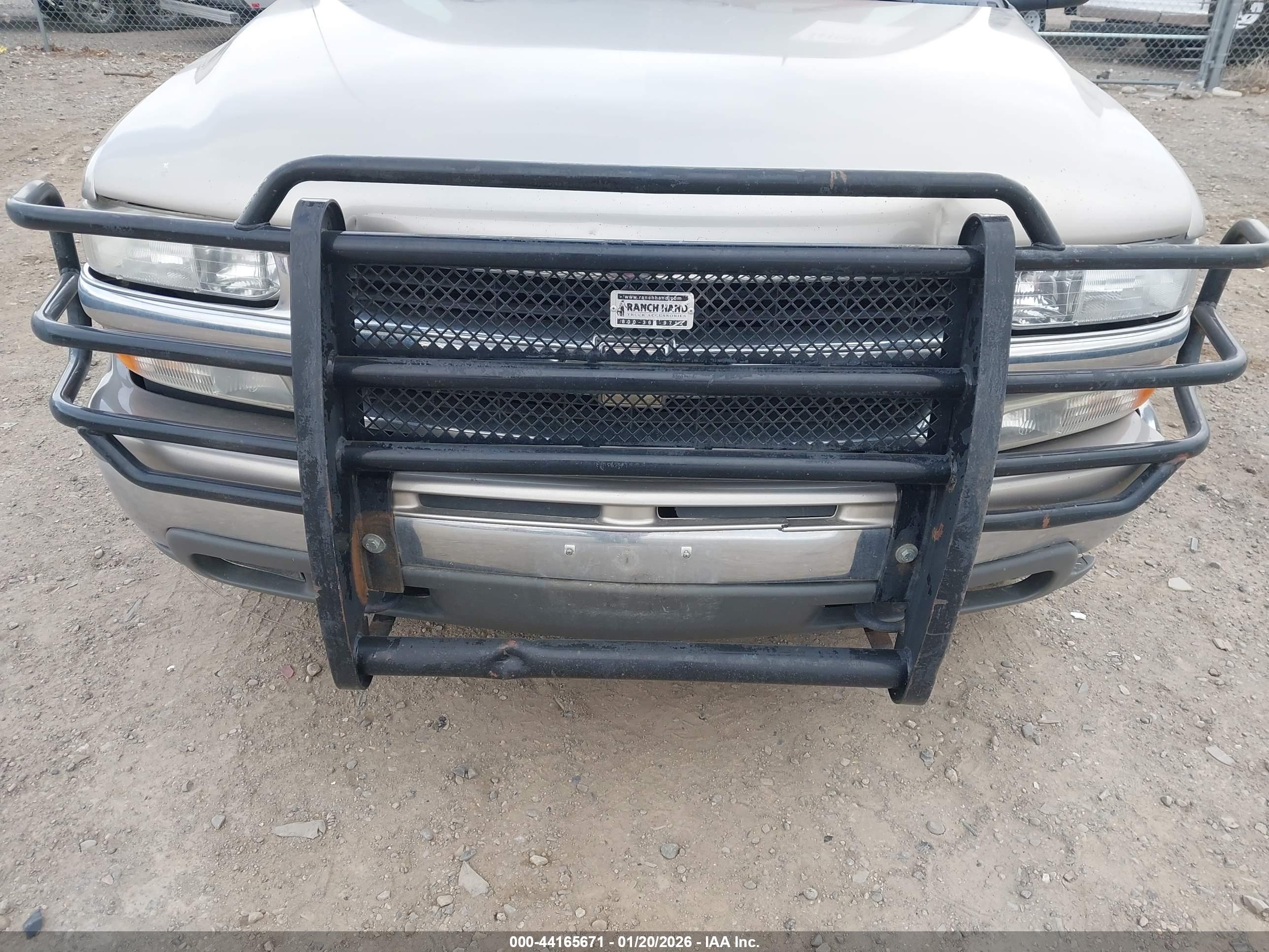 CHEVROLET SUBURBAN image 6