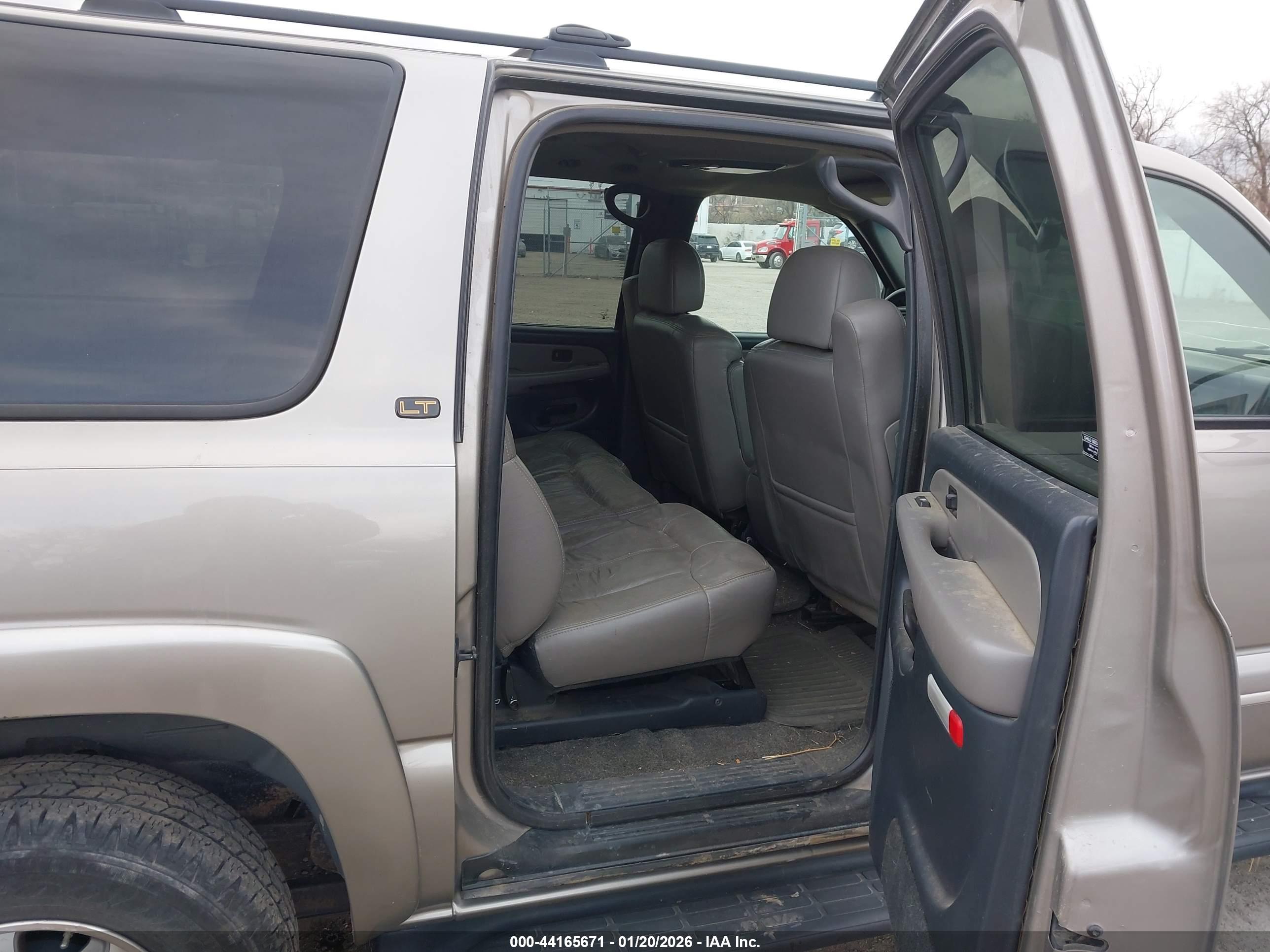 CHEVROLET SUBURBAN image 8