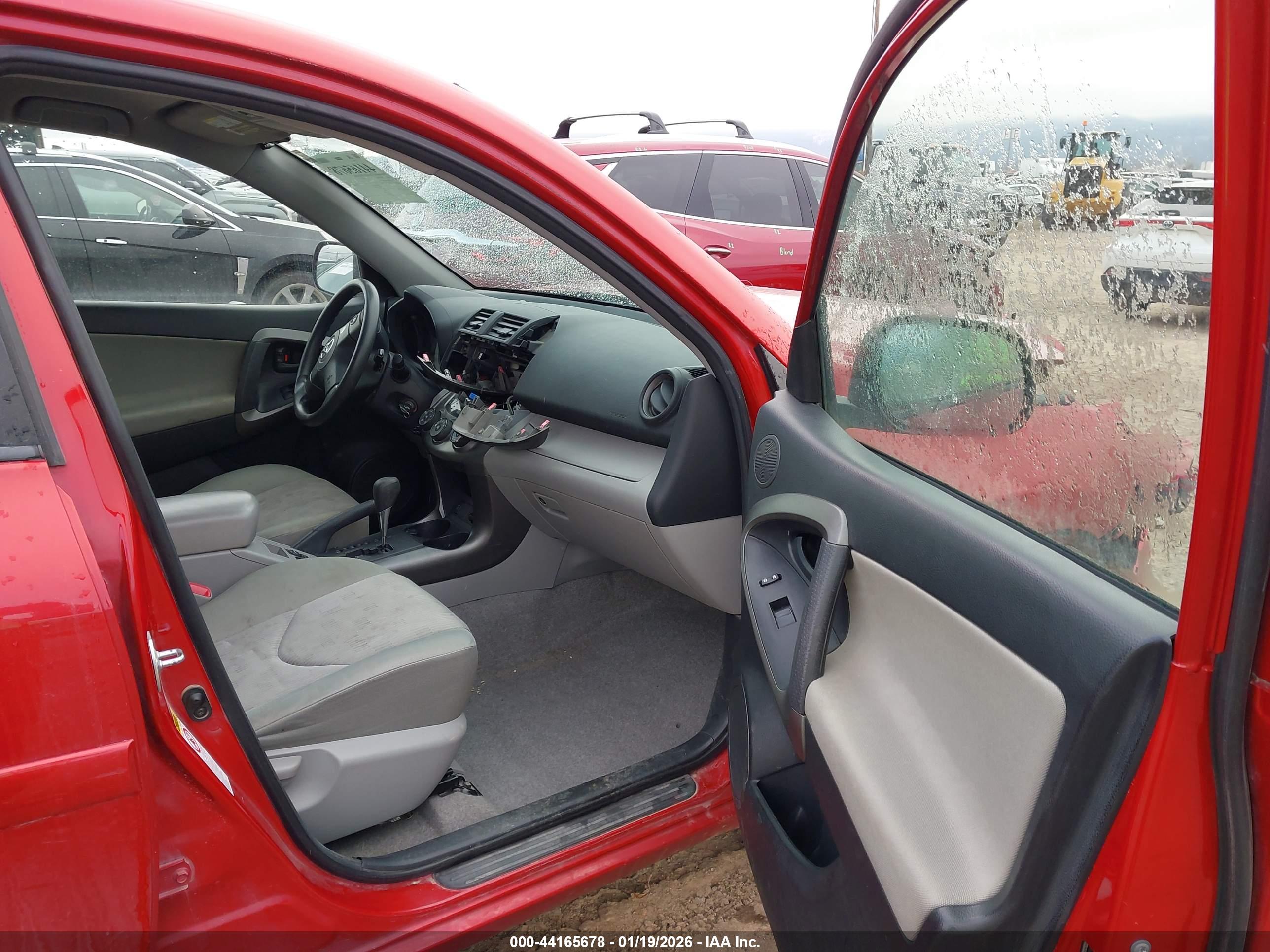 TOYOTA RAV4 image 5
