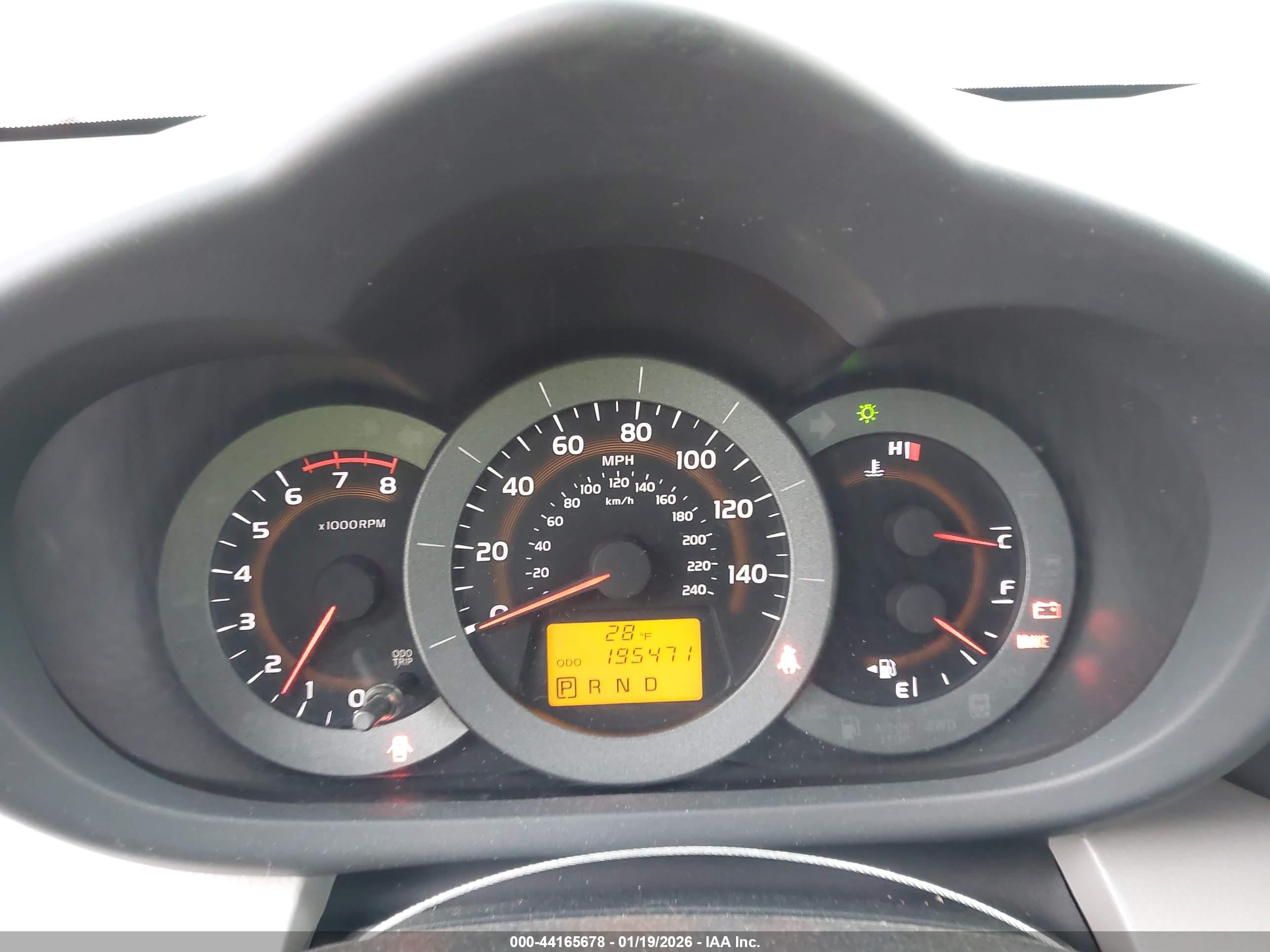 TOYOTA RAV4 image 7