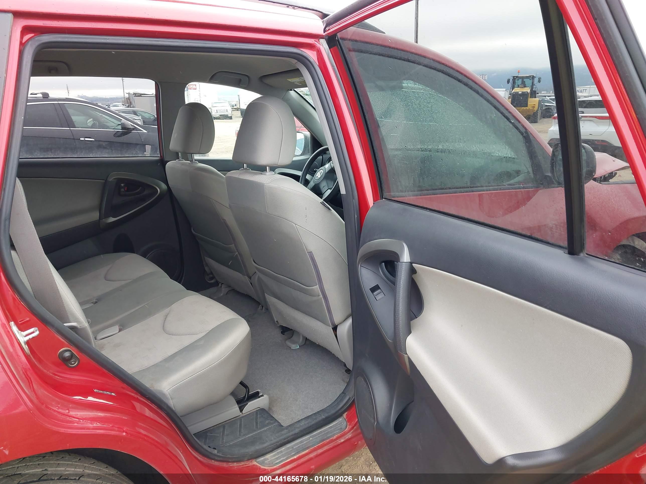 TOYOTA RAV4 image 8