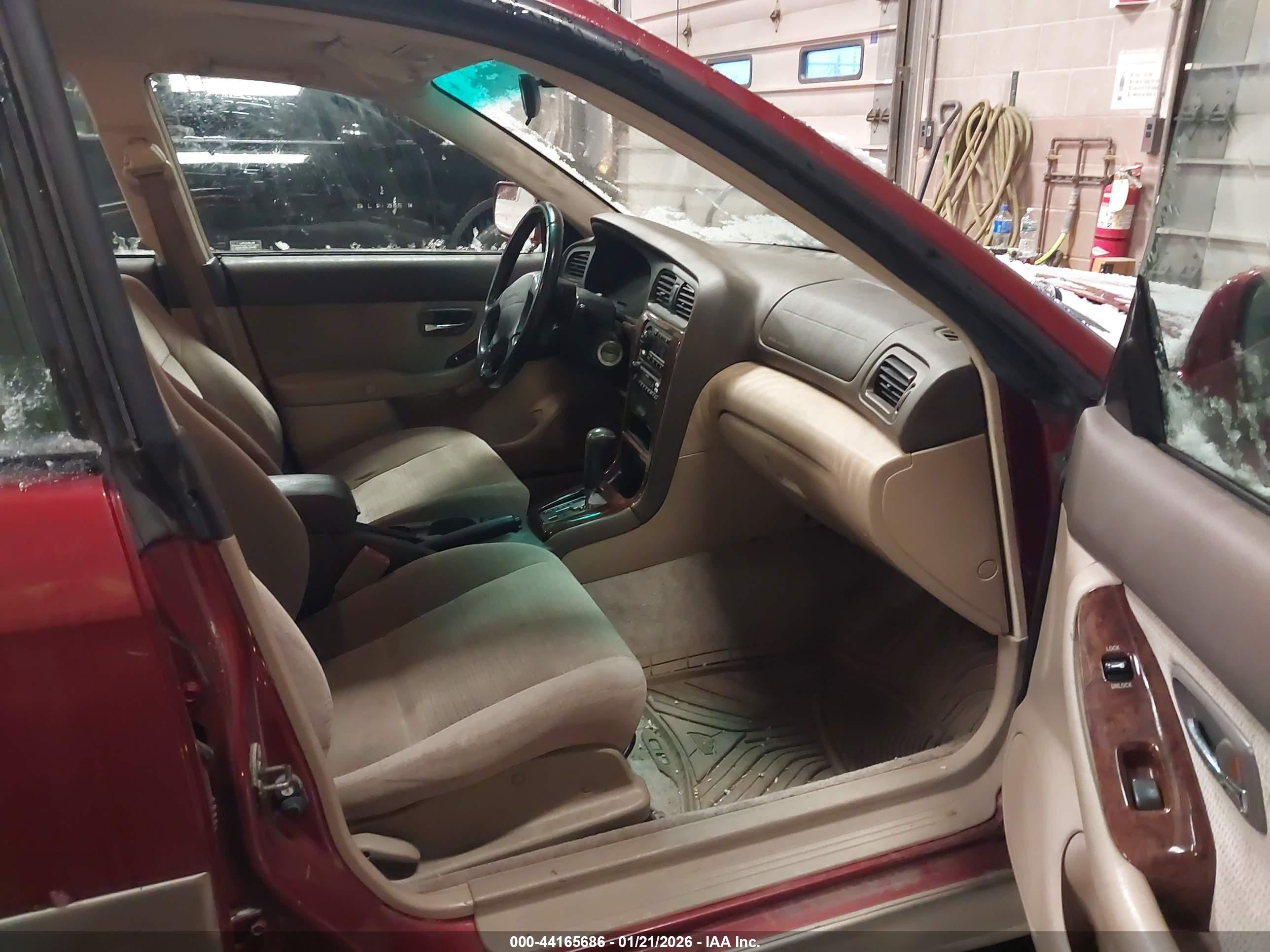 SUBARU OUTBACK image 5