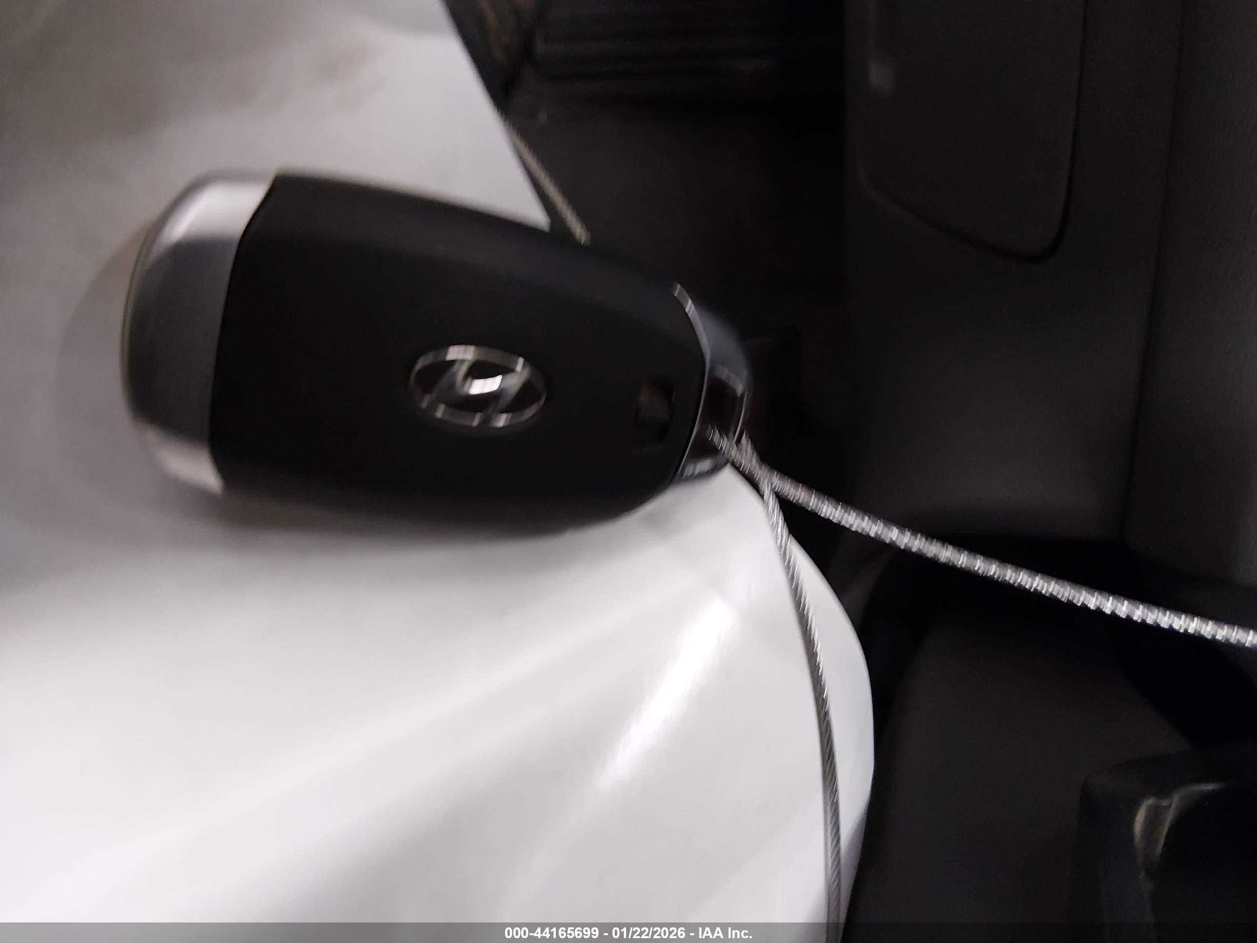 HYUNDAI ELANTRA image 11