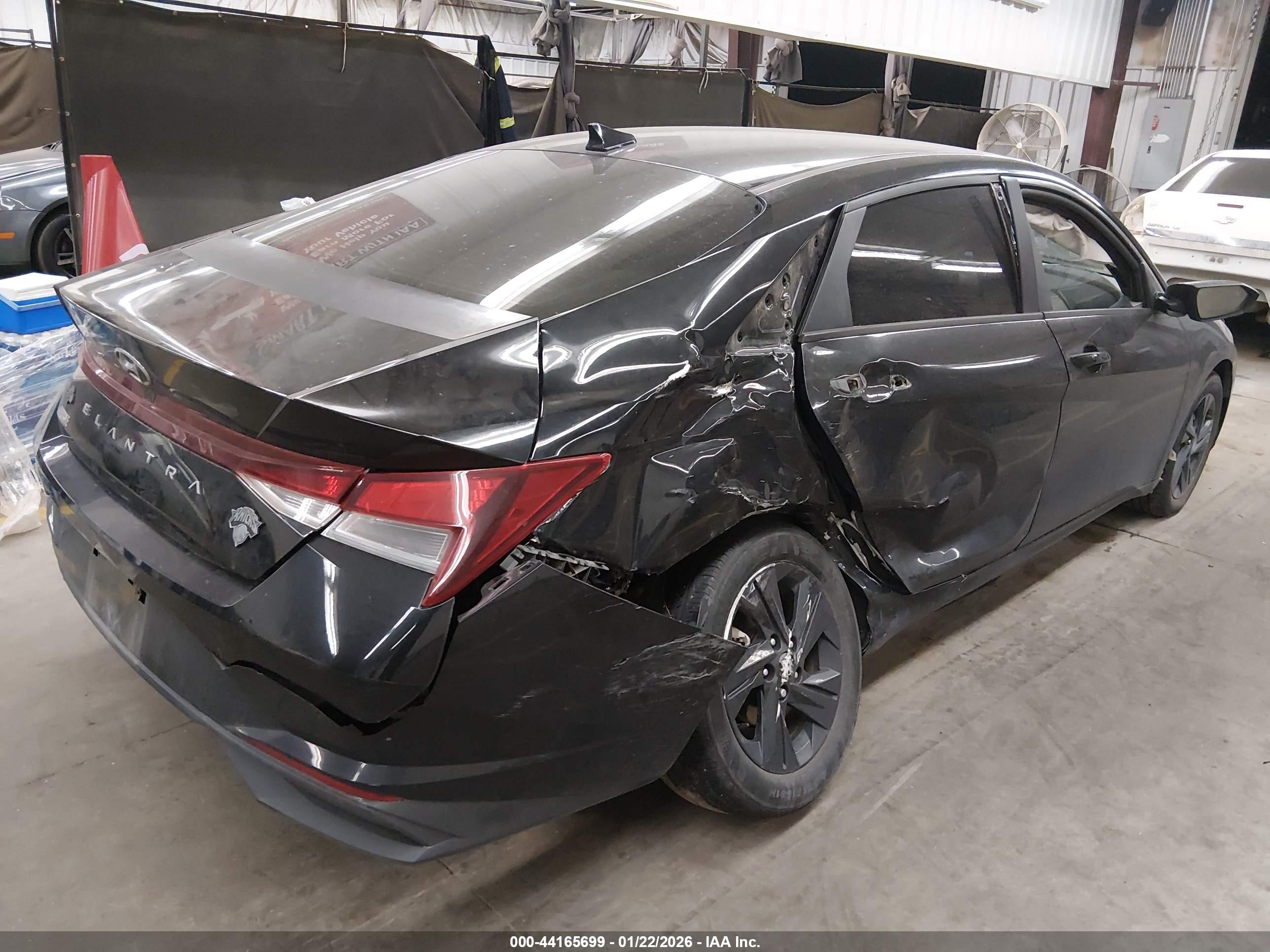HYUNDAI ELANTRA image 4