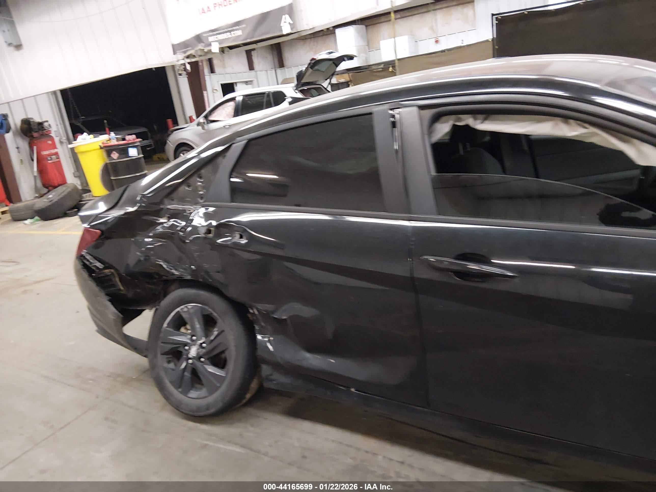 HYUNDAI ELANTRA image 6