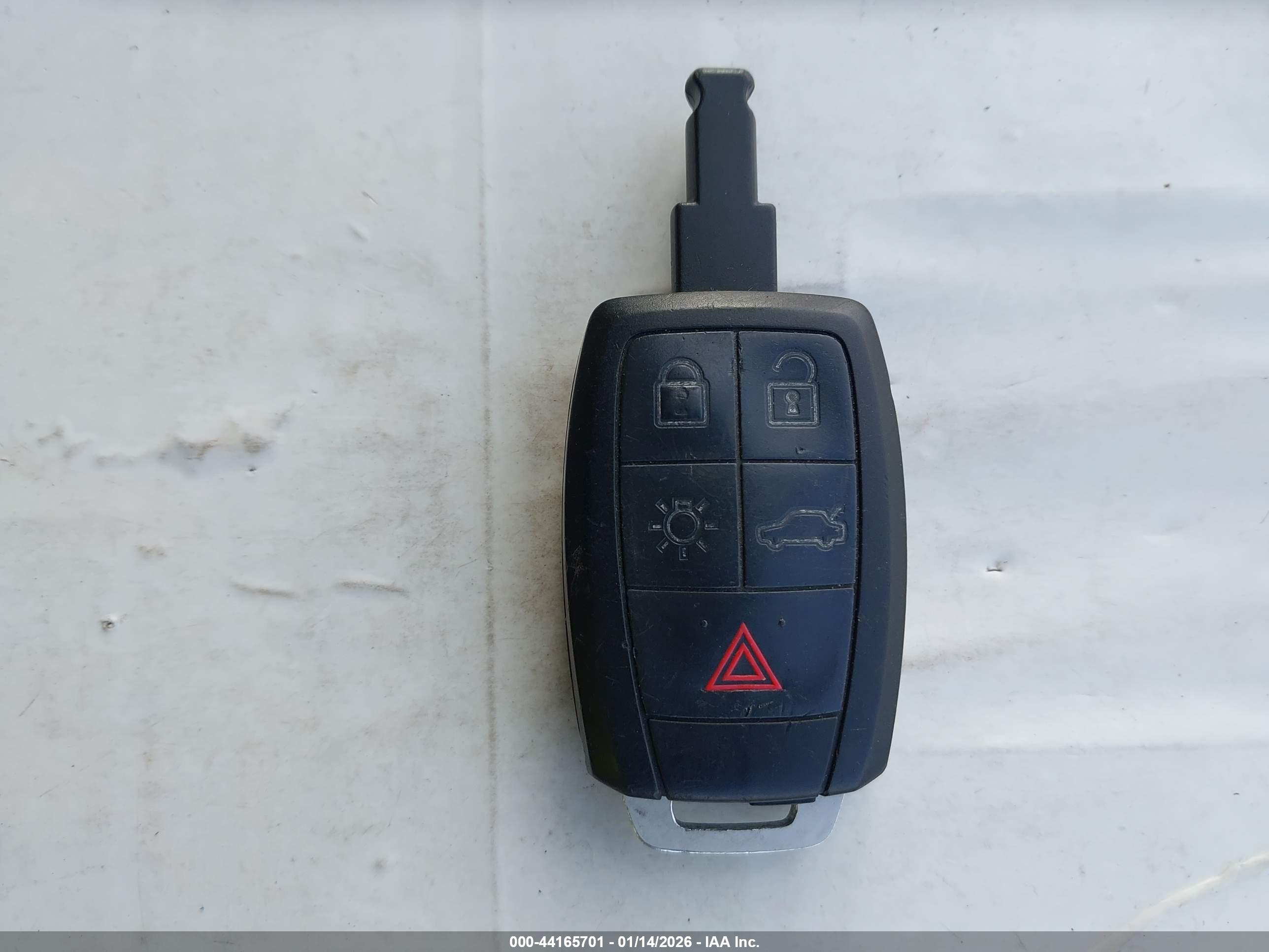 VOLVO C70 image 11