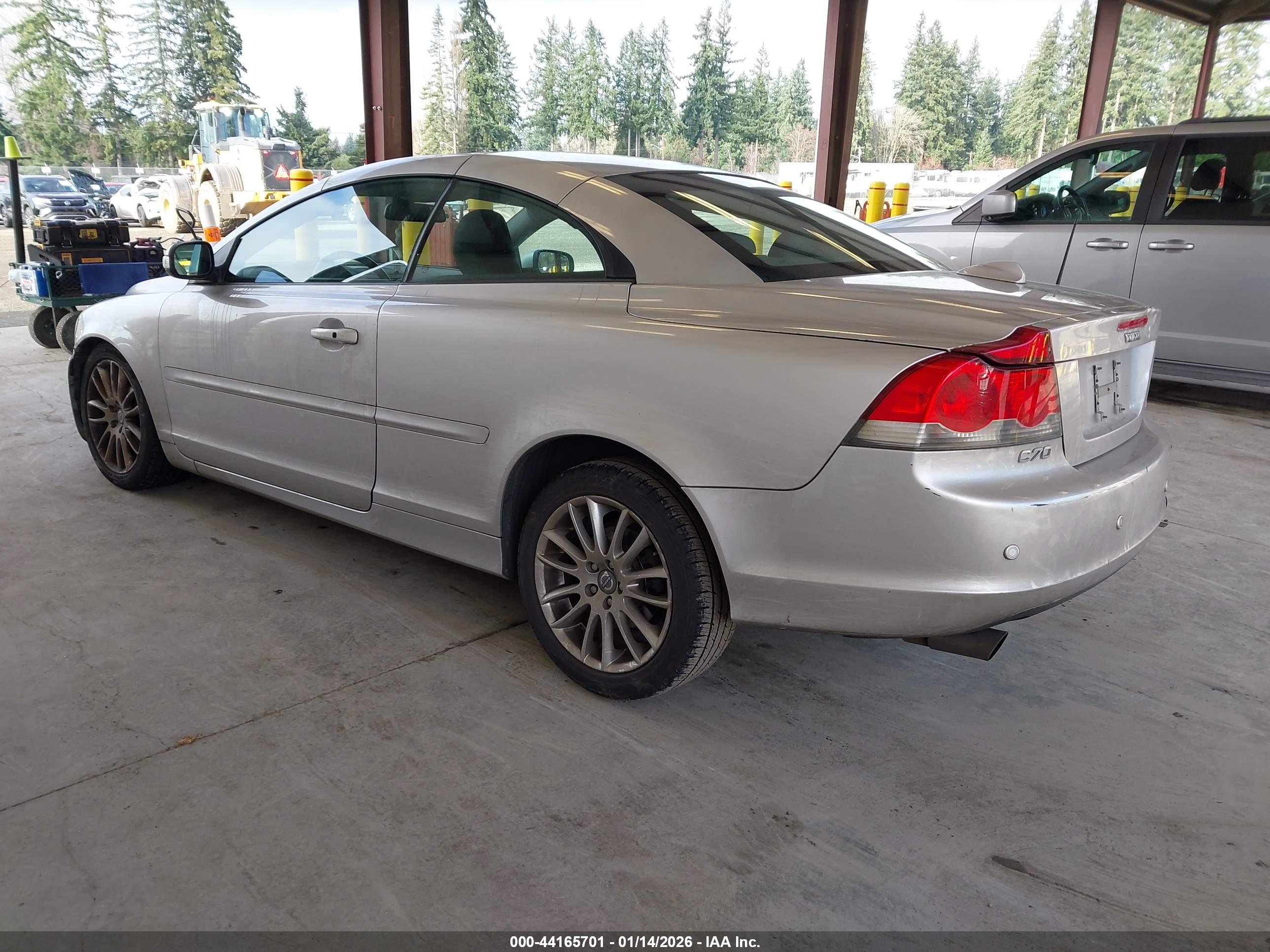 VOLVO C70 image 3