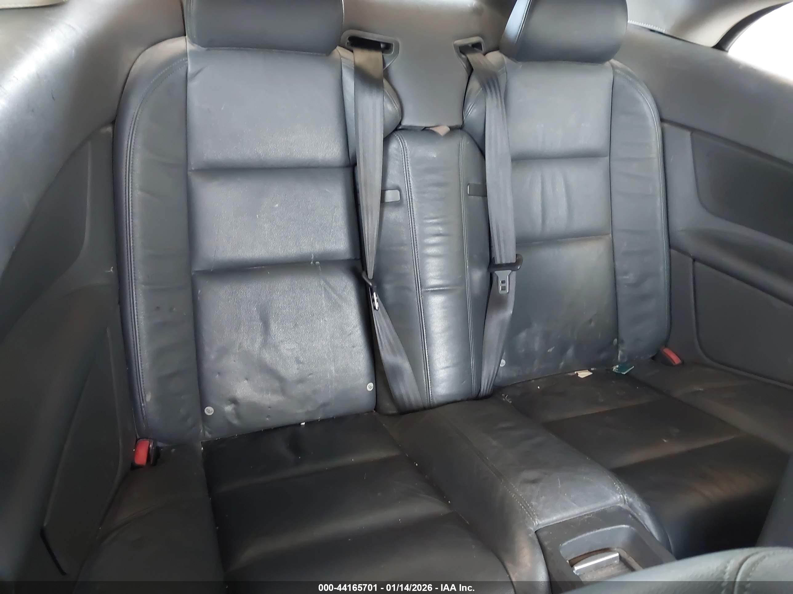VOLVO C70 image 8